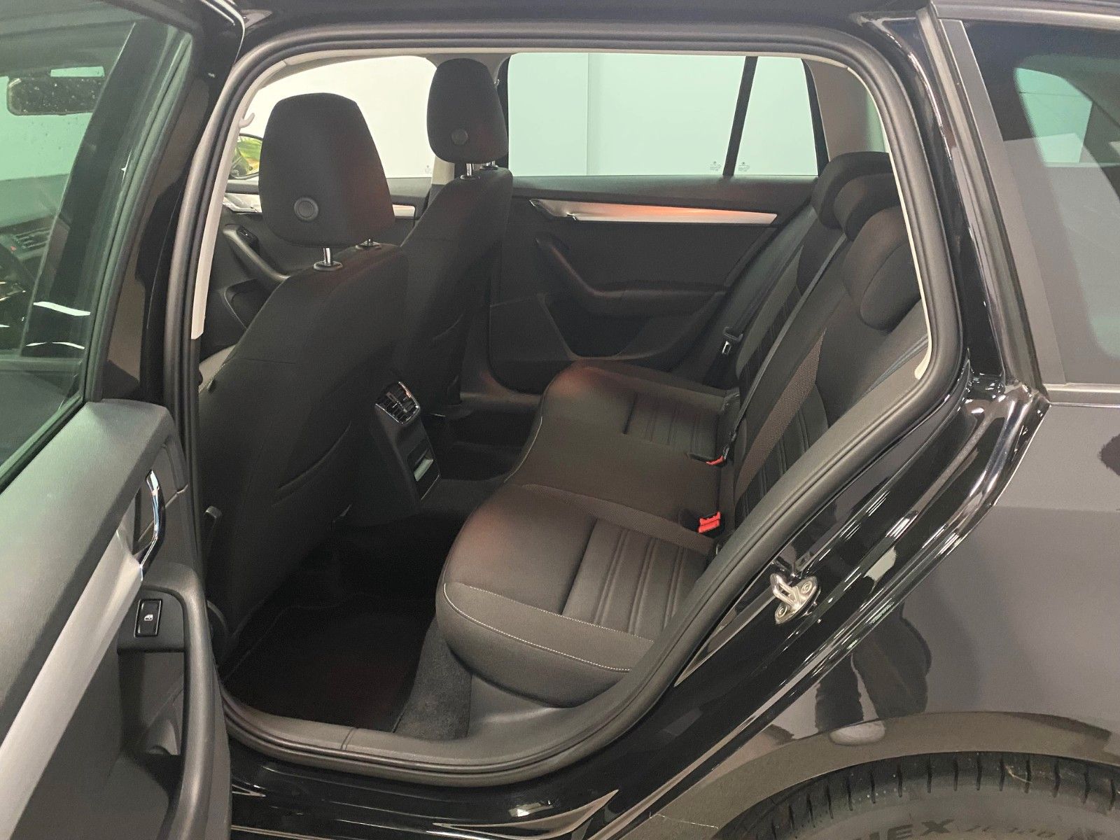 Fahrzeugabbildung SKODA Octavia 1.4 TSI Ambition Combi+NAVI+TEMPOMAT+SHZ