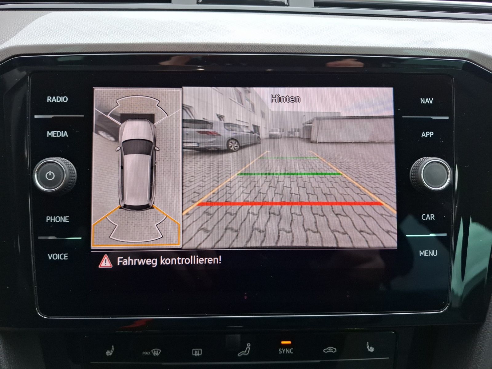 Fahrzeugabbildung Volkswagen Passat Variant TDI Business DSG LED Navi ACC RFK