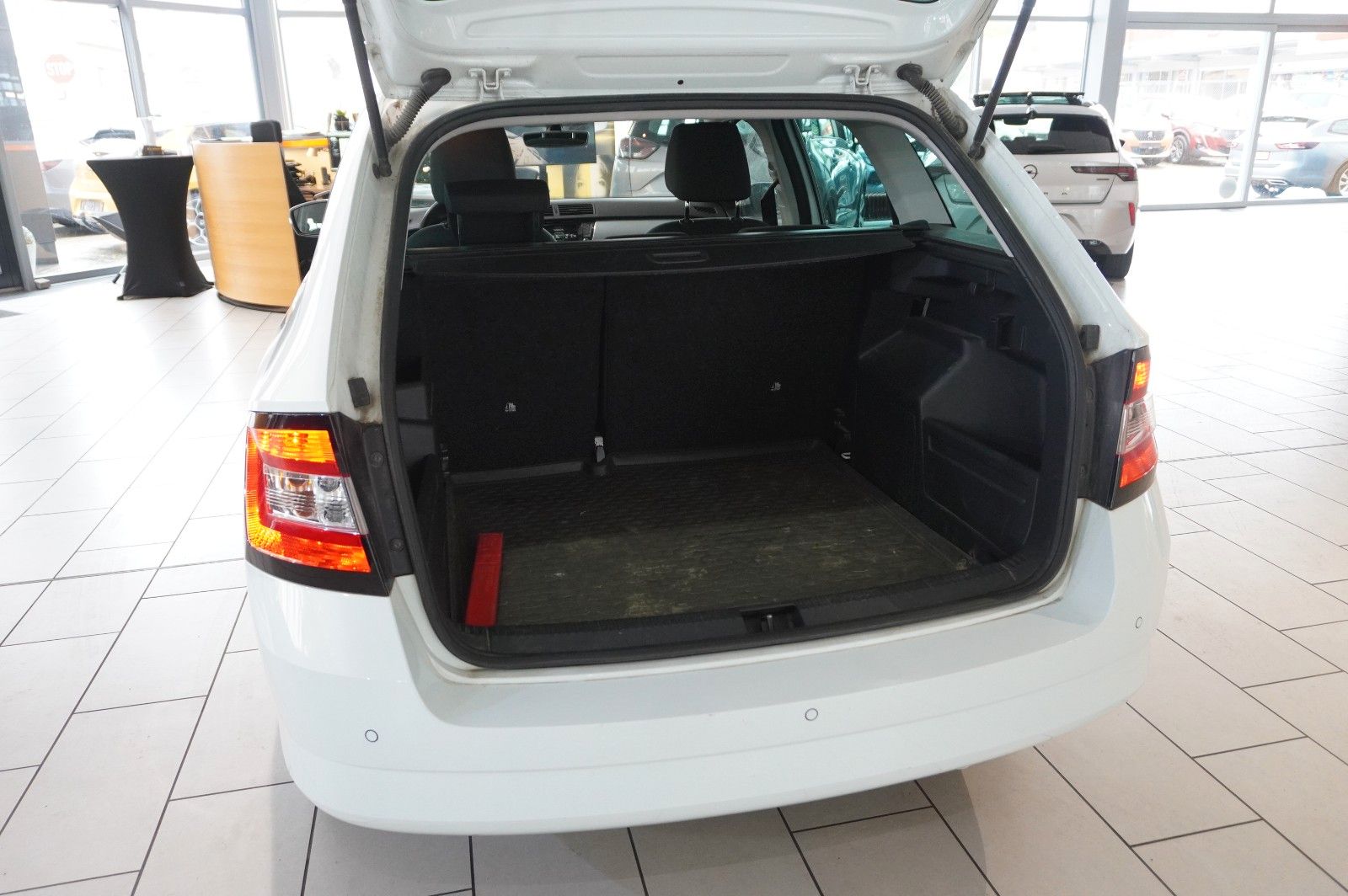 Fahrzeugabbildung SKODA Fabia Combi 1.4 TDI AMBITION DSG NAVI/LED/PDC