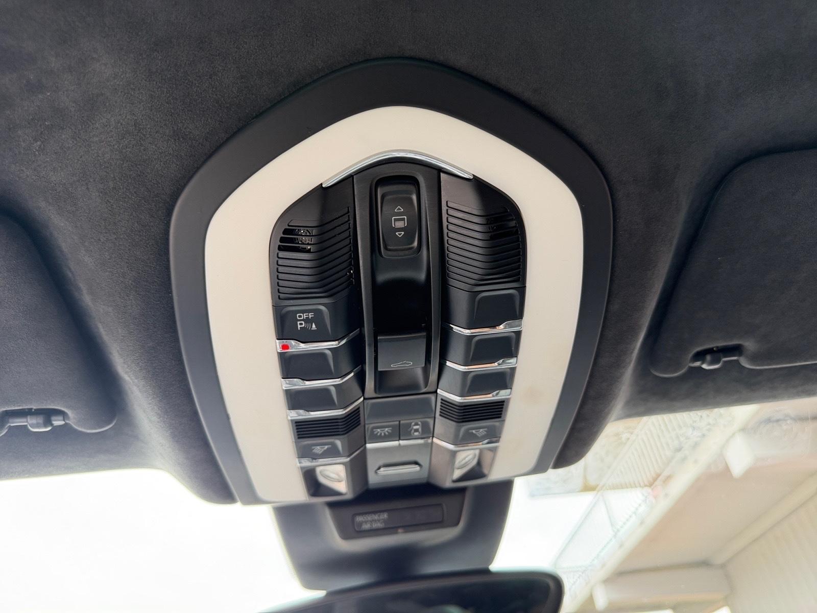 Porsche Macan Turbo Panorama Chrono 360 Kamera