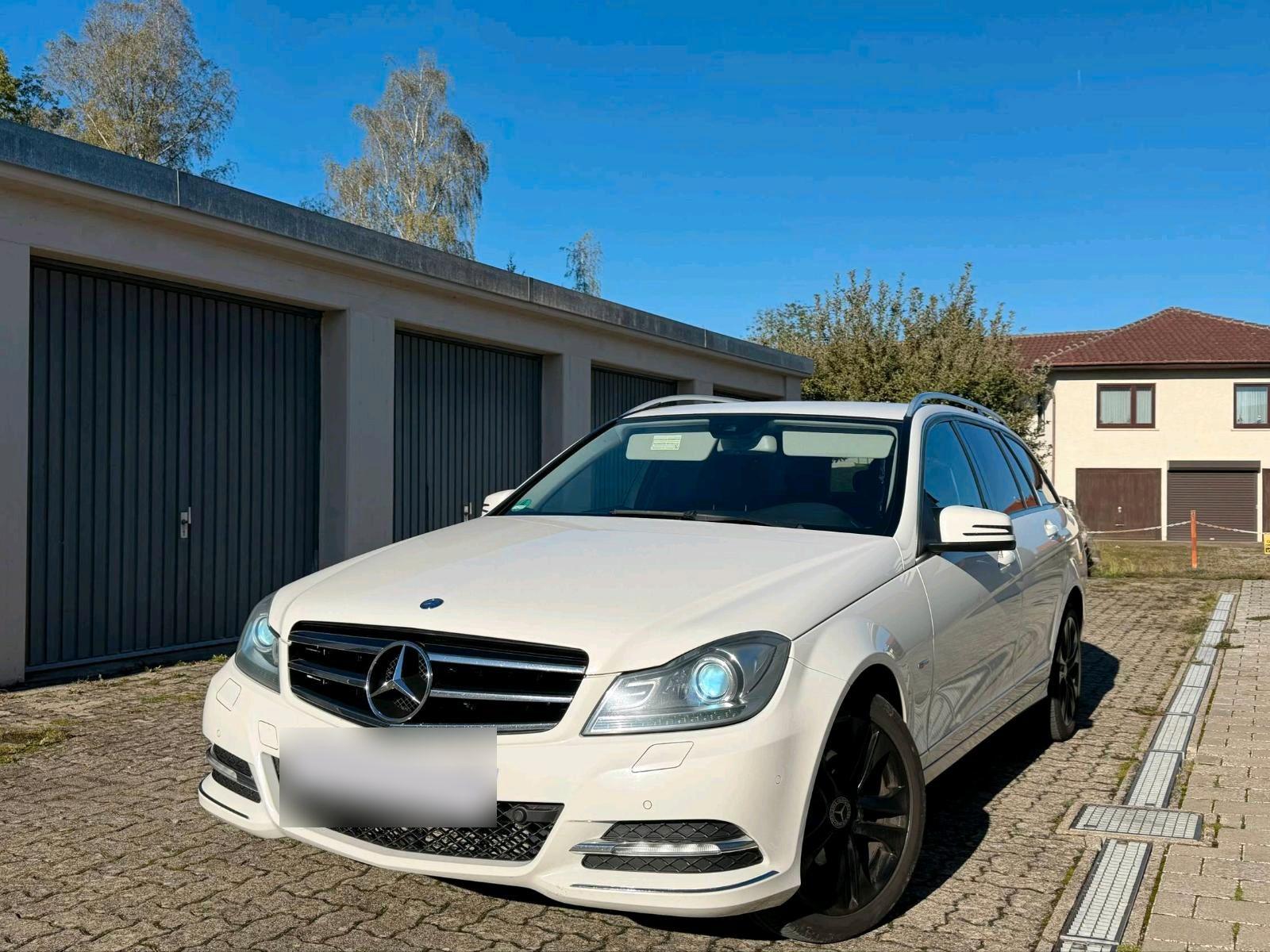 Mercedes-Benz C220 2012 — rear view