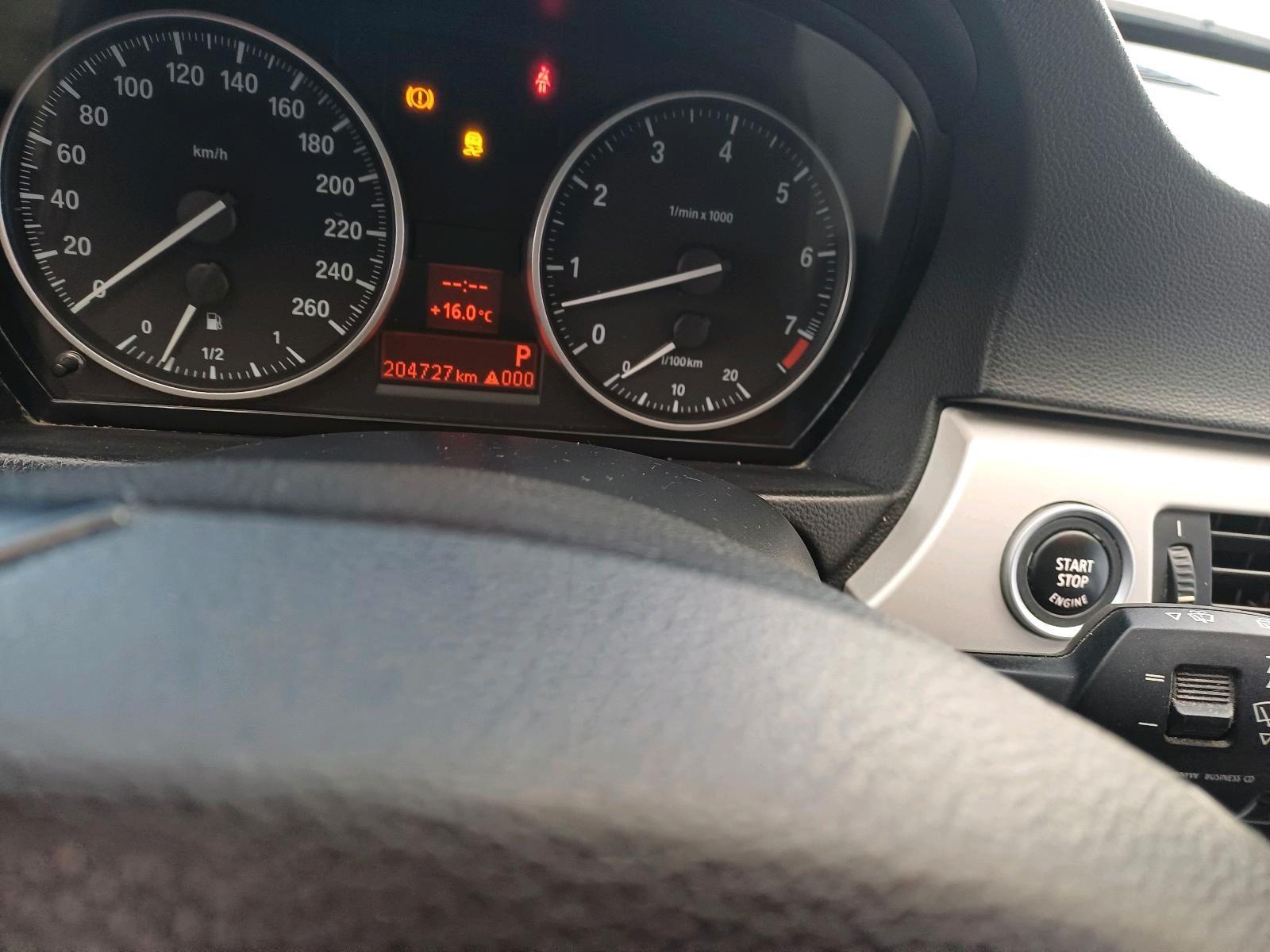 BMW 325 2012 — photo 10