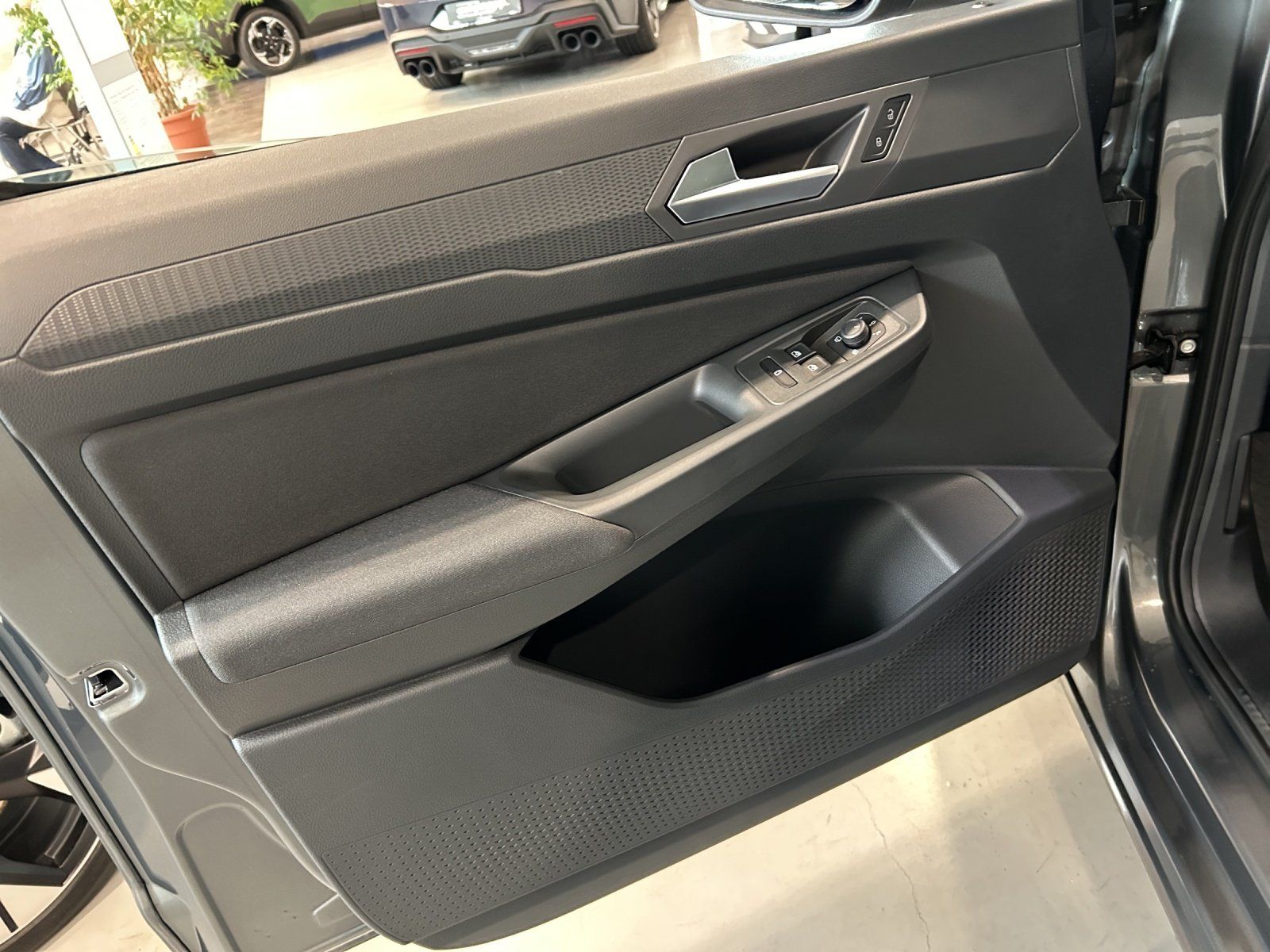 Fahrzeugabbildung Ford Tourneo Connect Benzin Automatik AHK Kamera PDC