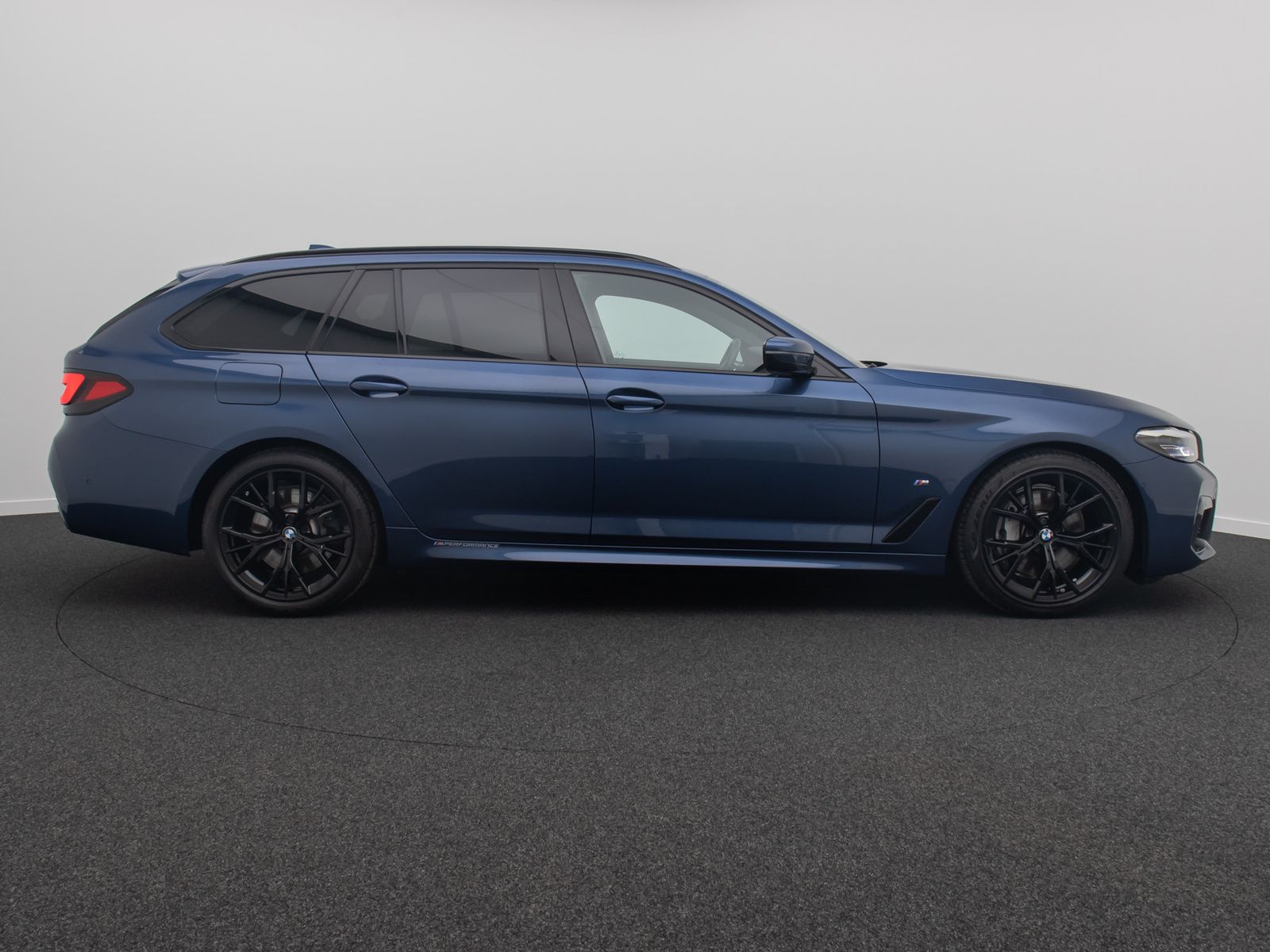 Fahrzeugabbildung BMW 530d M Sport DAB H/K Kamera Alarm Komfort 19Zoll