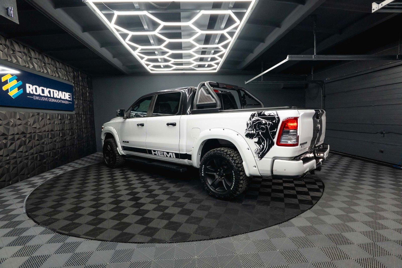 Fahrzeugabbildung Dodge RAM 5.7 V8 HEMI OFFROAD Night Limited 19% LED