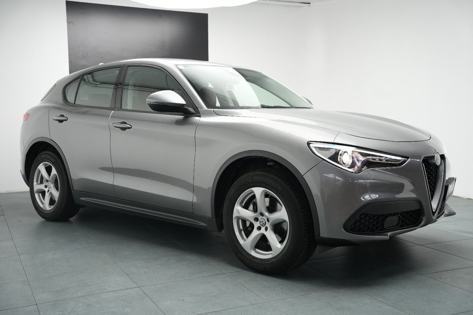 Fahrzeugabbildung Alfa Romeo Stelvio Super Q4/BI-XENON/PDC/AUTOMATIK/SPURHALT