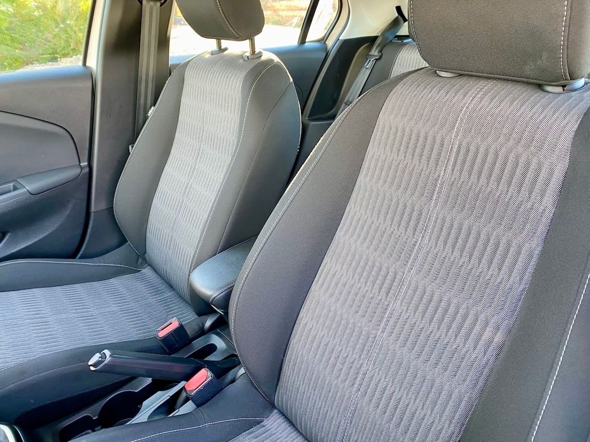 Fahrzeugabbildung Opel Corsa 1.2 Edition KLIMA SHZ GZJR NAVI CARPLAY