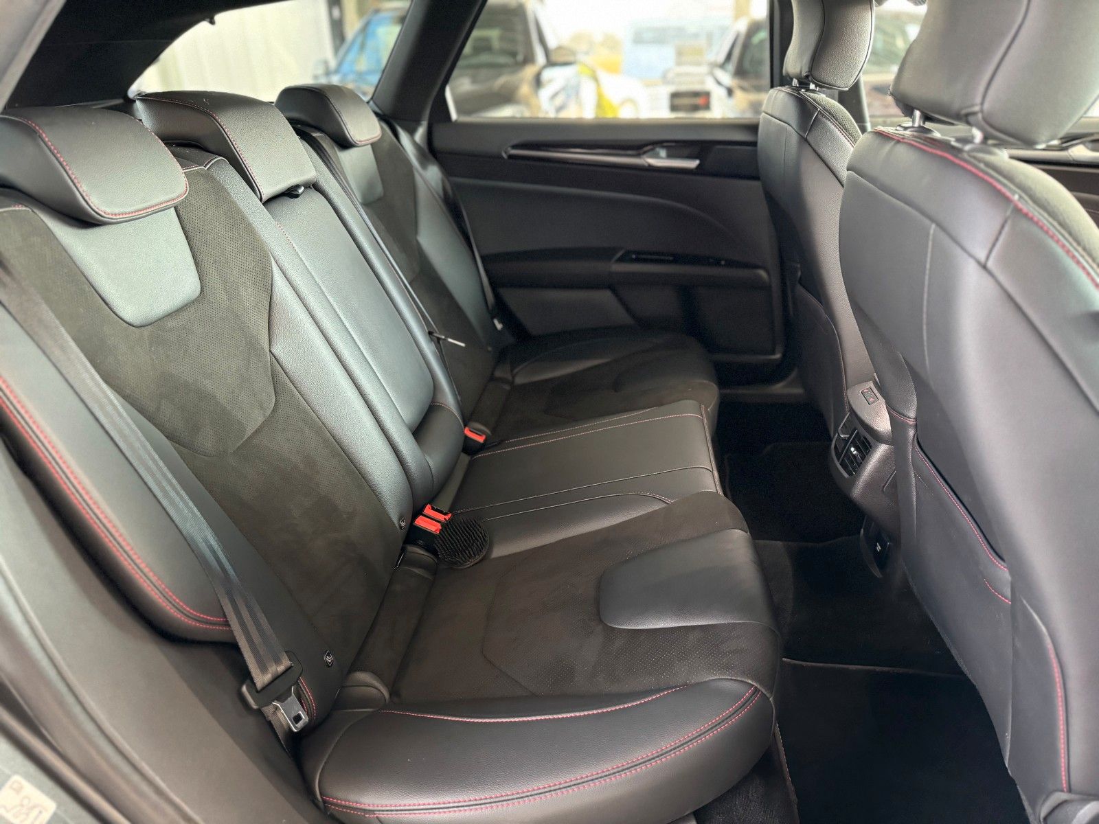 Fahrzeugabbildung Ford Mondeo Turnier 2.0 TDCI Automatik ST-Line "AHK"