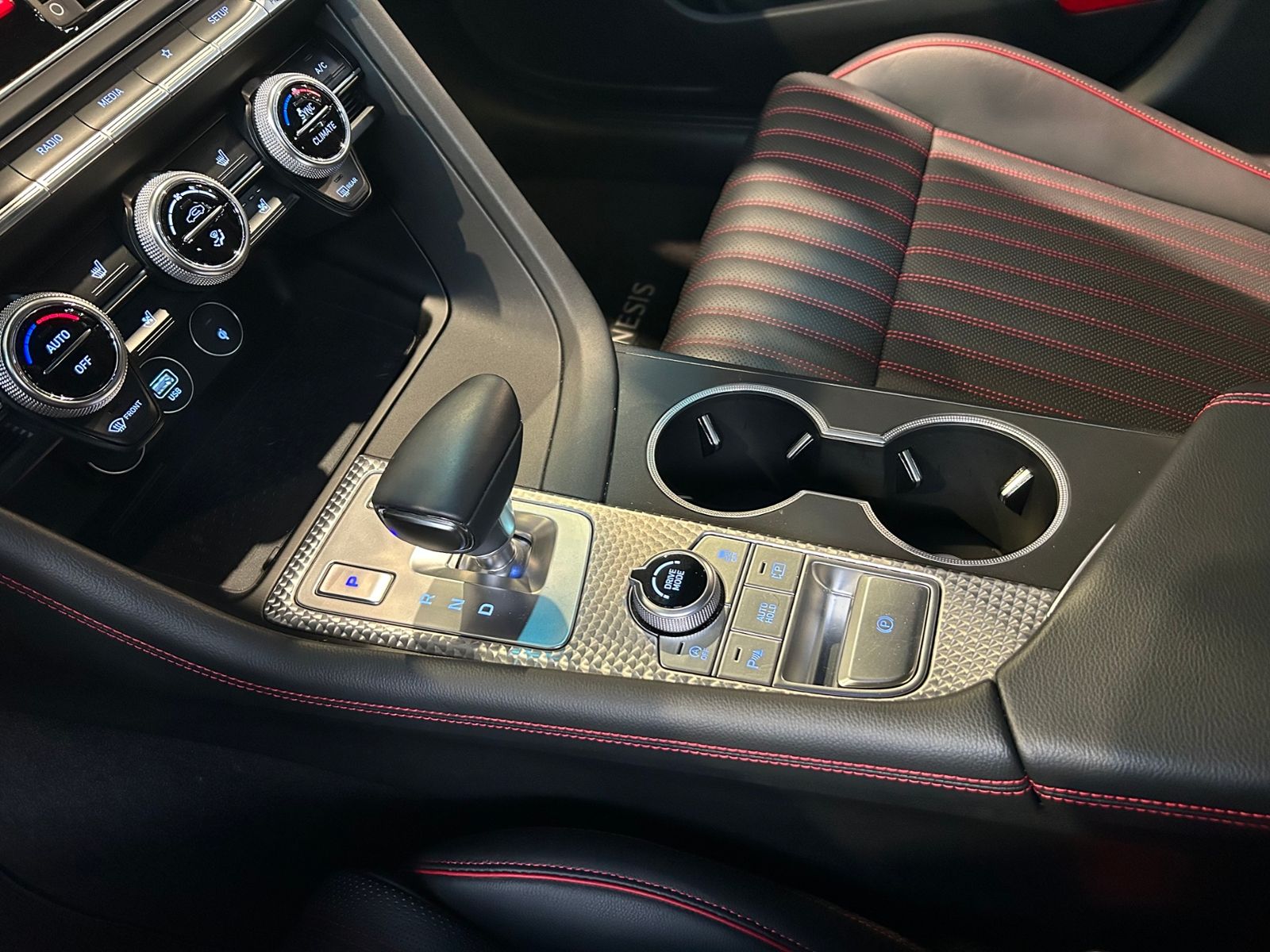 Fahrzeugabbildung Genesis G70  Shooting Brake2.2D AWD Sport Head Up D.