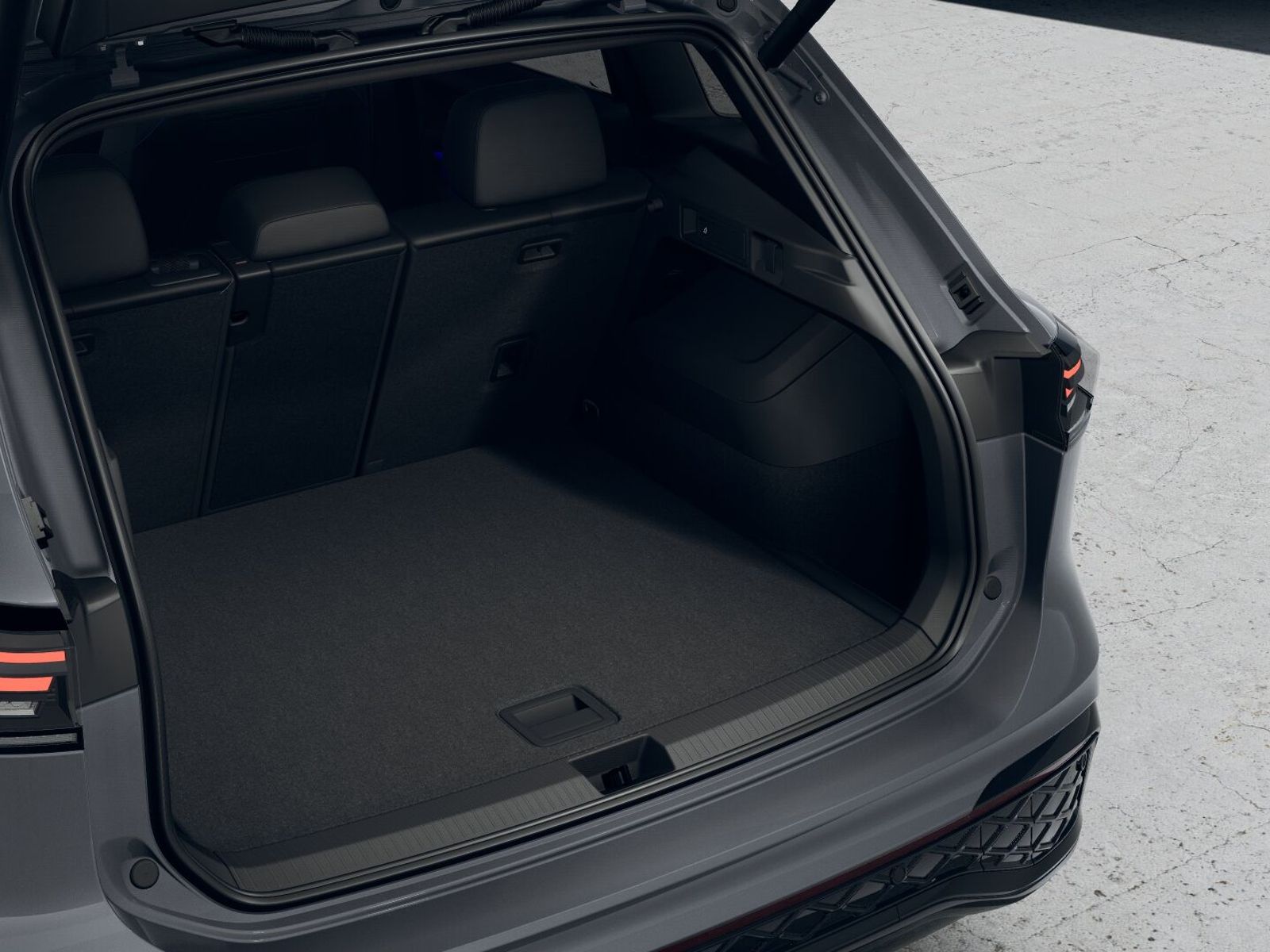 Fahrzeugabbildung Volkswagen Tiguan  R-Line 1.5 eHybrid DSG *AHK, Black Style
