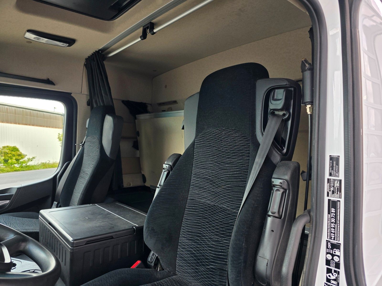 Fahrzeugabbildung Mercedes-Benz Actros 1843 LS 4x4 HAD Kipphydraulik 4 STÜCK