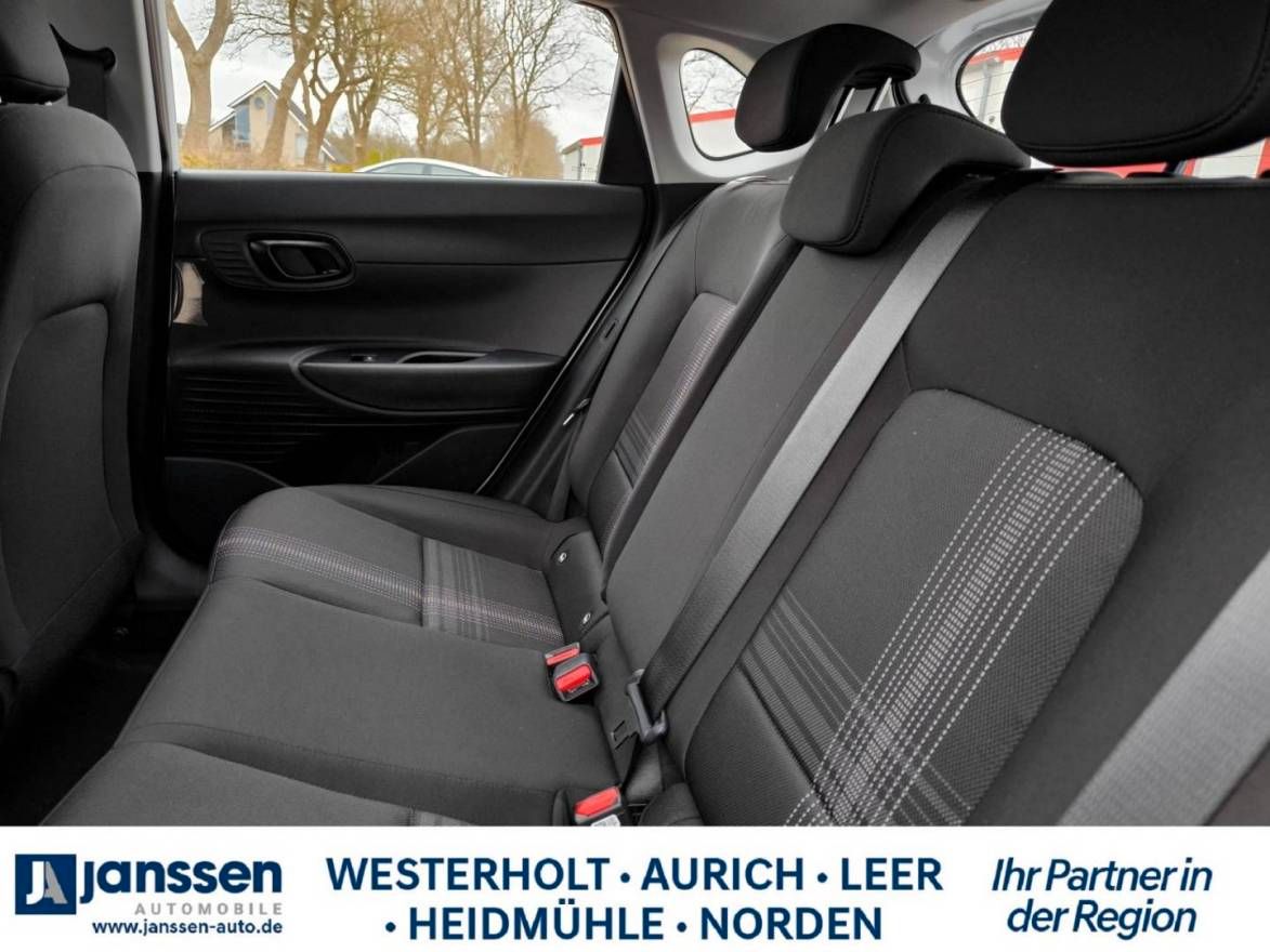 Fahrzeugabbildung Hyundai i20 Select Funktionspaket PDC Navi Rückfahrkamer