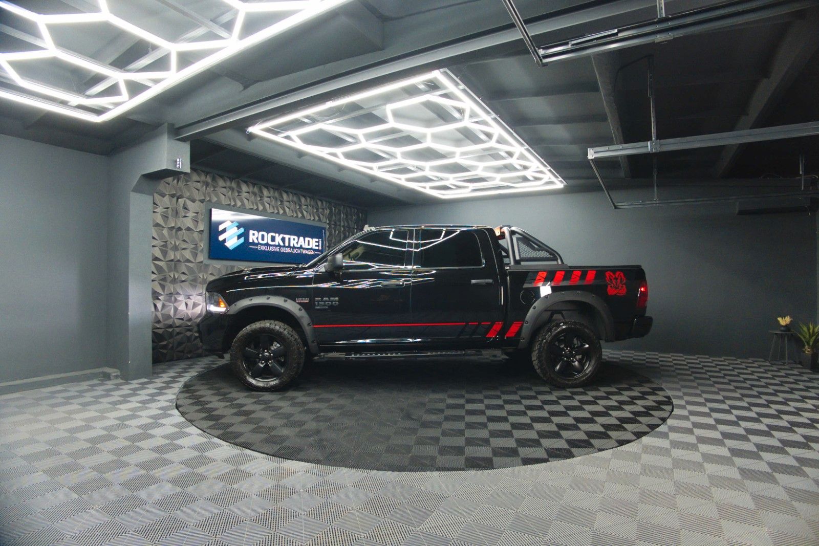 Fahrzeugabbildung Dodge RAM 5.7 V8 HEMI 4x4 OFFROAD Night-Paket *LED*AHK