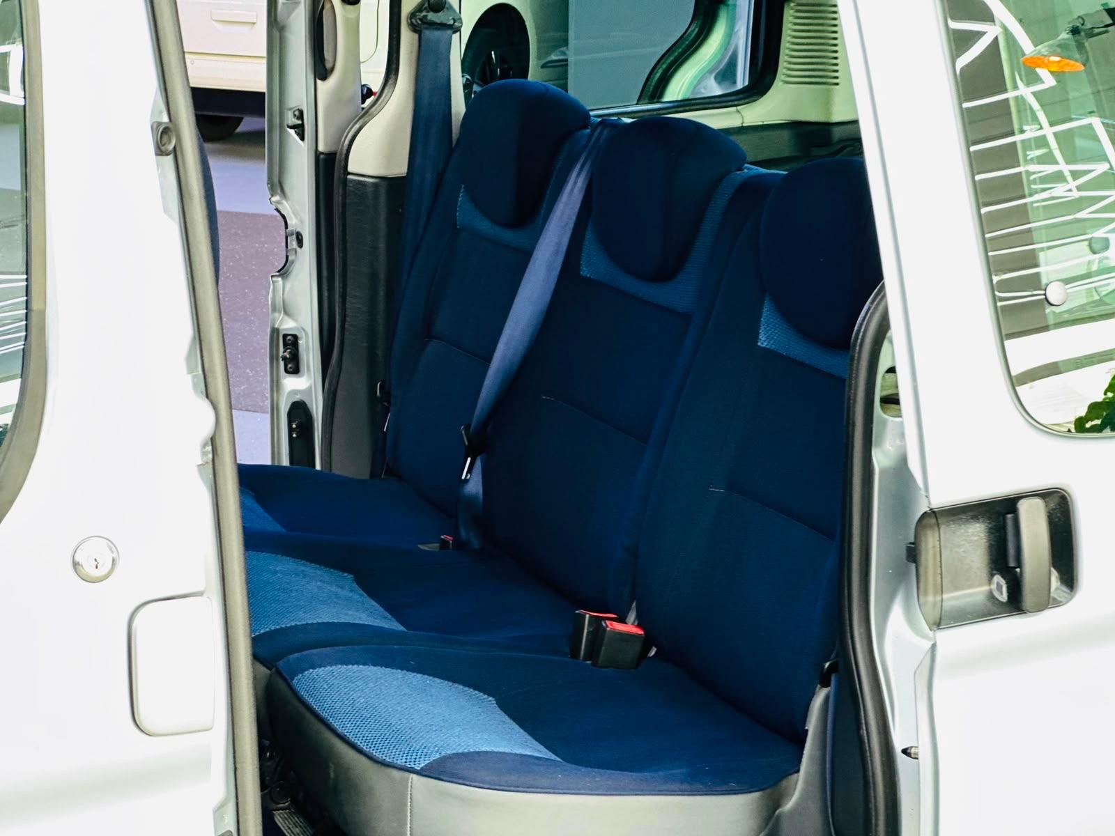 Citroën Berlingo-Schwneksitz-Behindertengerecht-Rampe