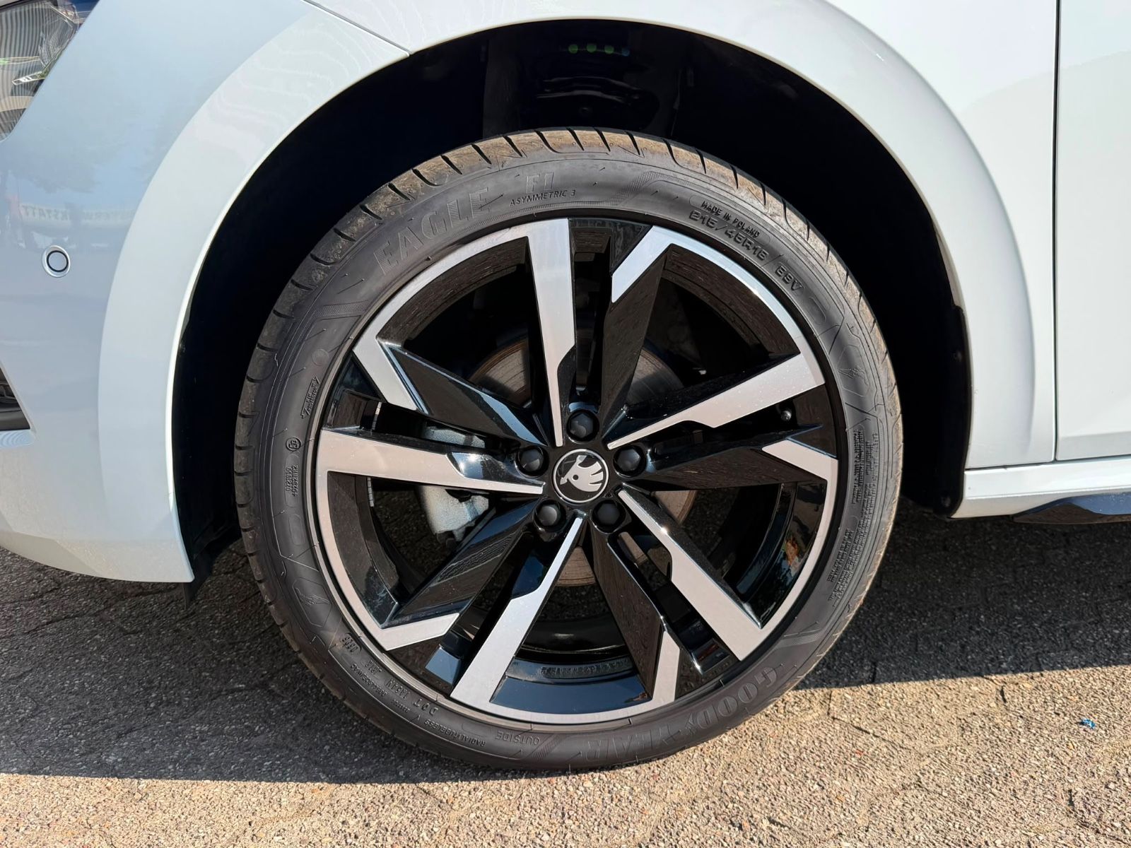 Fahrzeugabbildung SKODA Kamiq 1.5 TSI Monte Carlo LED