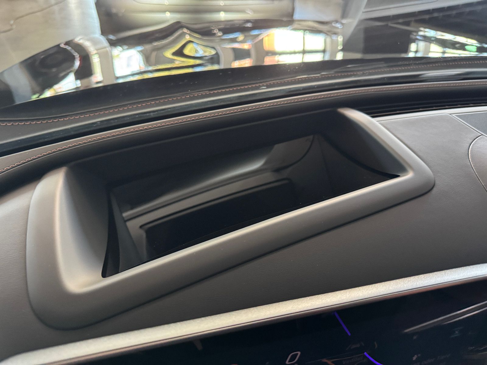 Fahrzeugabbildung Mercedes-Benz C 180 AMG LINE PANO HUD GERMAN EDITION EUR1 MY26