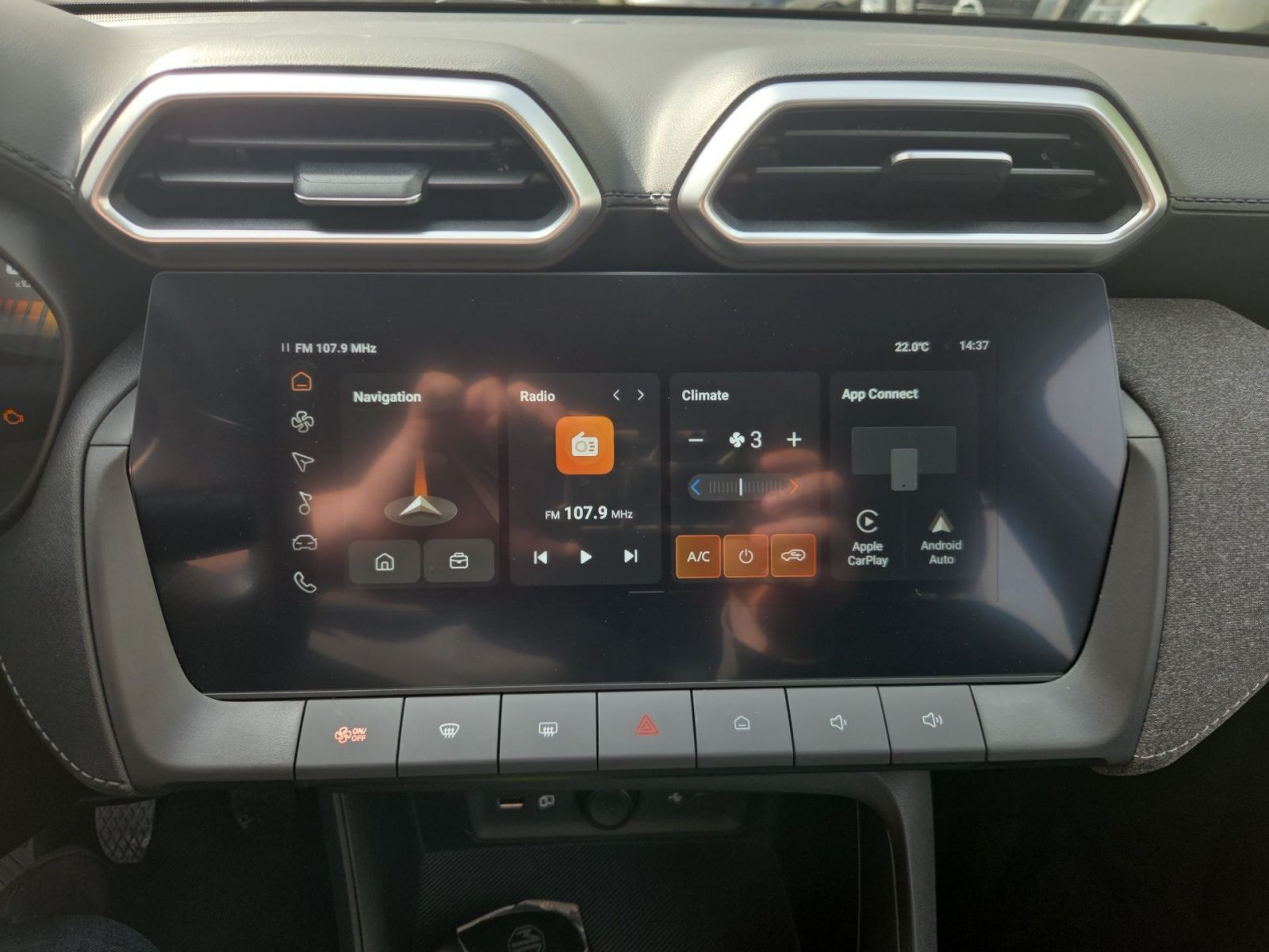 Fahrzeugabbildung MG ZS 1.5 116 PS Schalter Standard *NAVI*KLIMA*DAB*