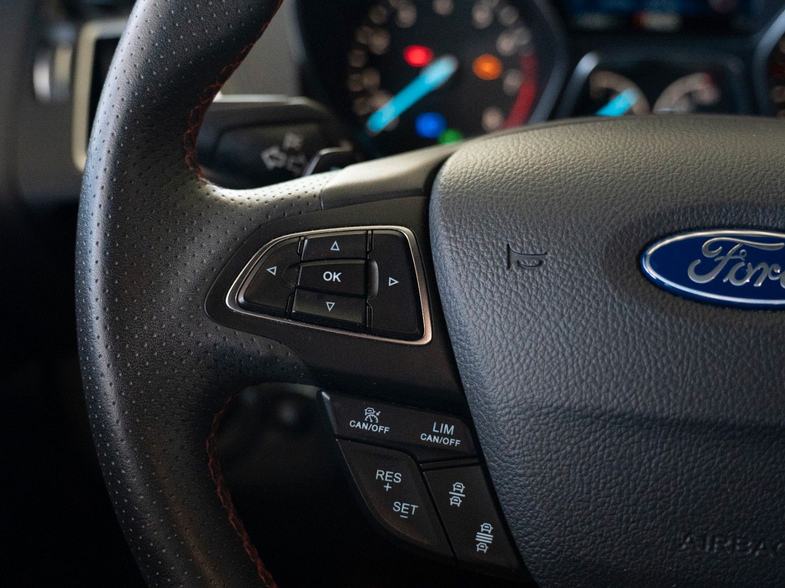 Fahrzeugabbildung Ford Kuga ST-Line AUTOM./ALLRAD/WINTER-P./NAVI