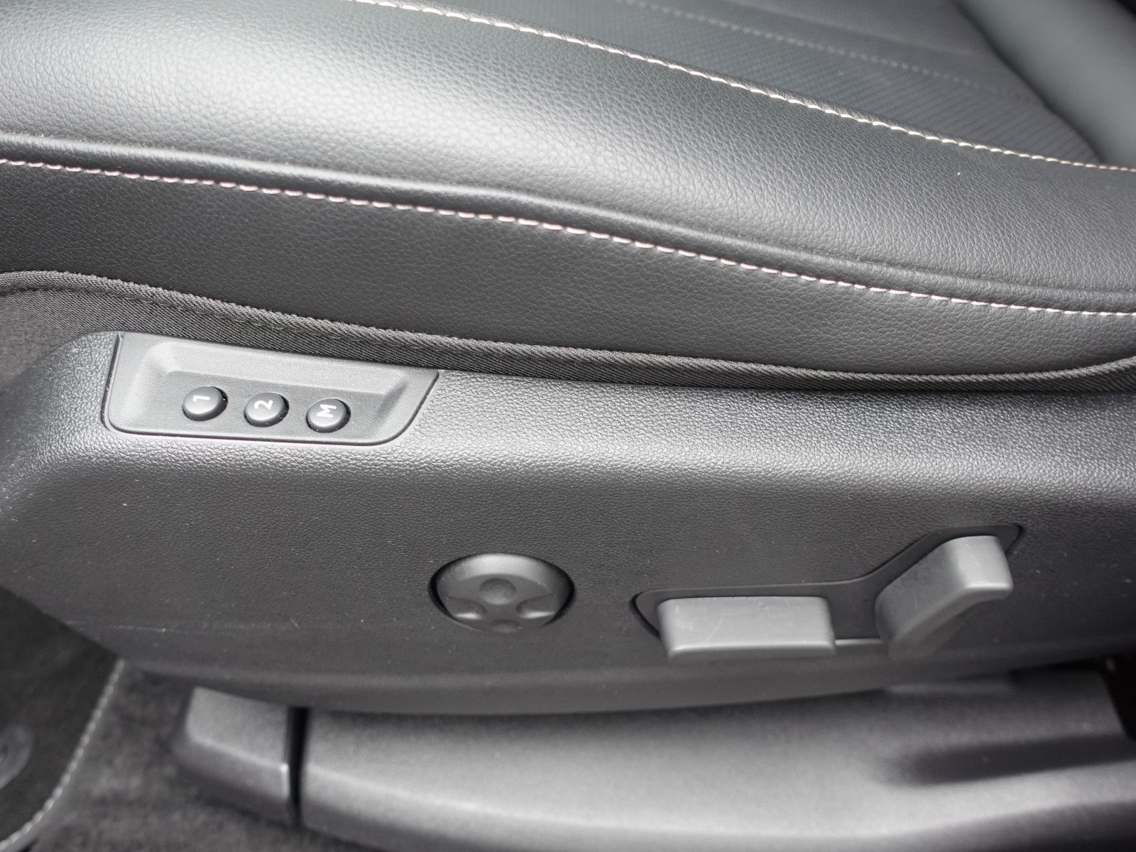 Fahrzeugabbildung Opel Grandland GS 1.2T AUTOMATIK,AHK,Navi,MatrixLED