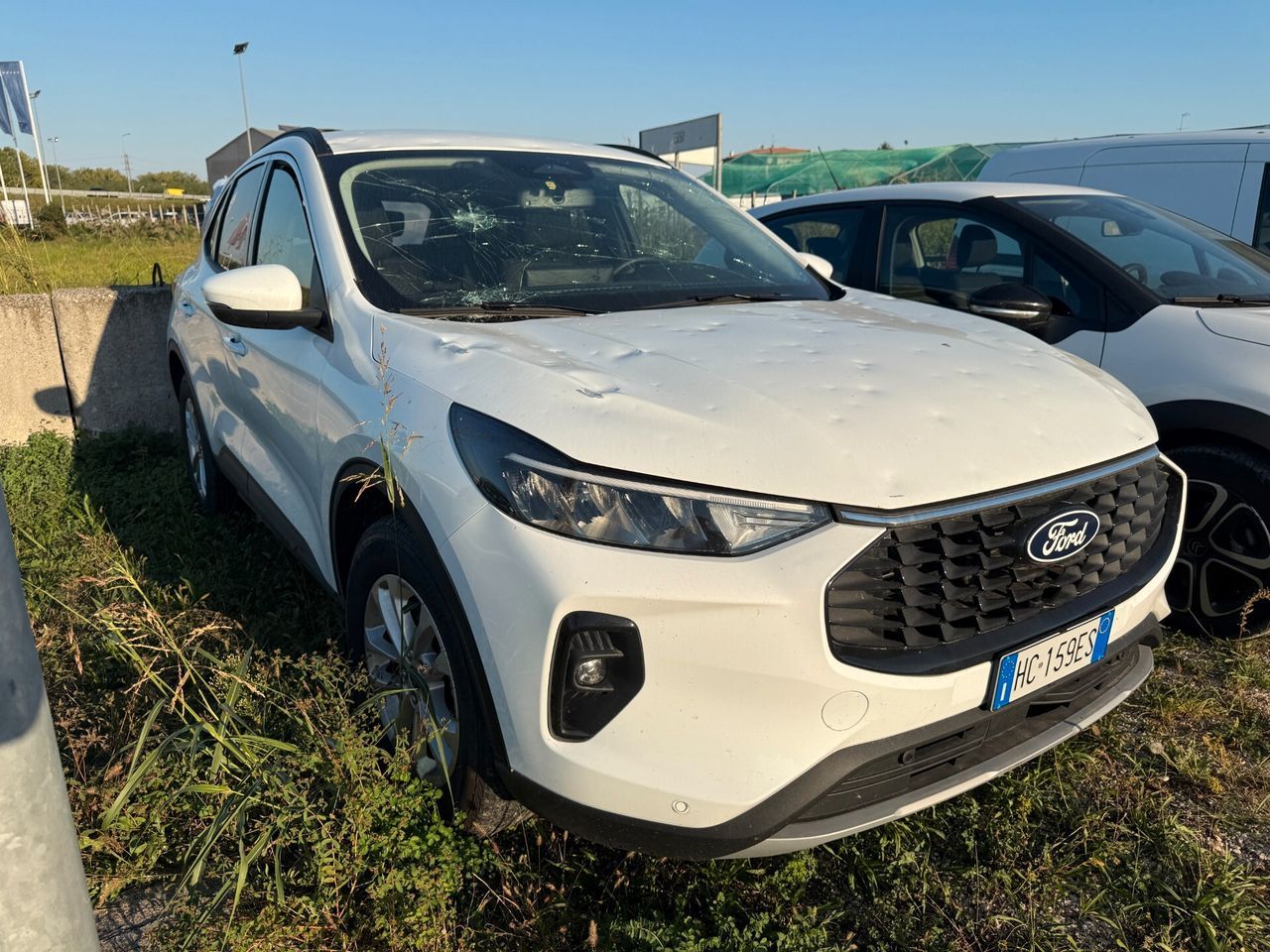 Other Ford Kuga 2.5 Full Hybrid 180 CV CVT 2WD Titaniu imagem 2