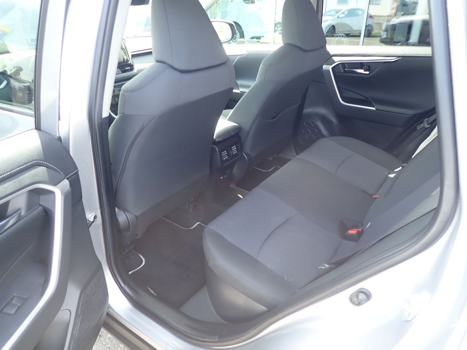 Fahrzeugabbildung Toyota RAV 4 Hybrid 4x2 Team Deutschland/AHK/KAMERA