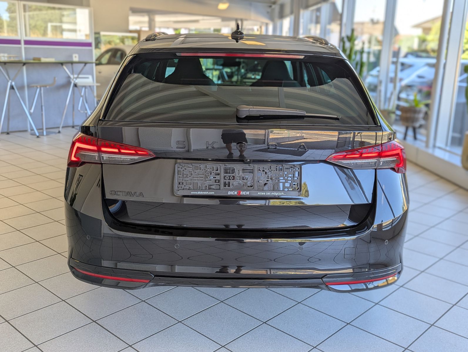 Fahrzeugabbildung SKODA Octavia 2.0 TDI Sportline Canton Matrix Pano 5J