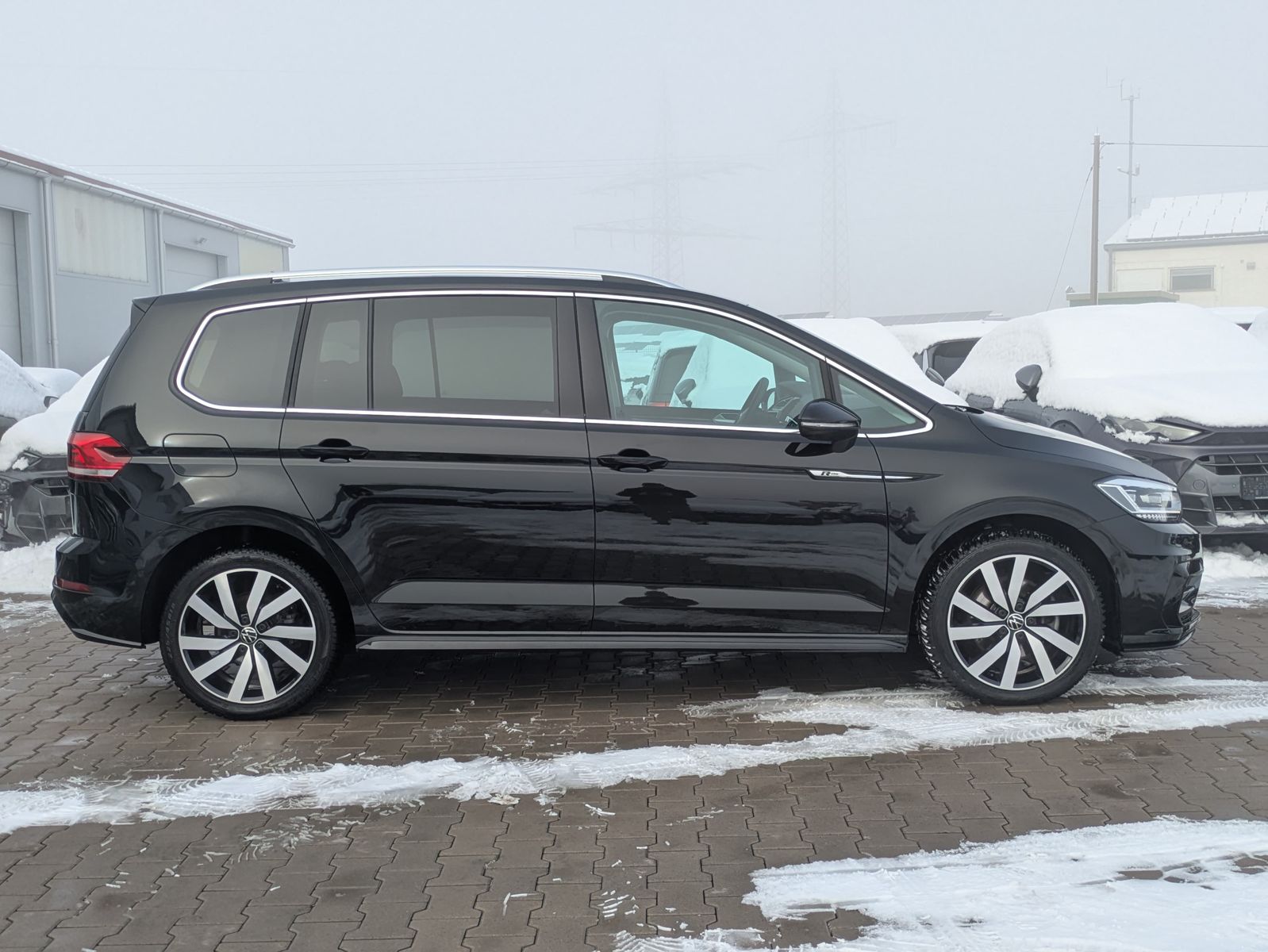 Fahrzeugabbildung Volkswagen Touran 2.0 DSG R-Line High. Pano 7-Si IQ.Dri AHK