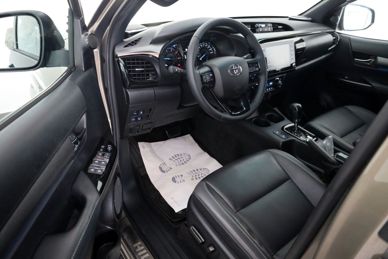 Fahrzeugabbildung Toyota Hilux 2.8 D-4D Invincible,4x4,ACC,SR+Allterrain