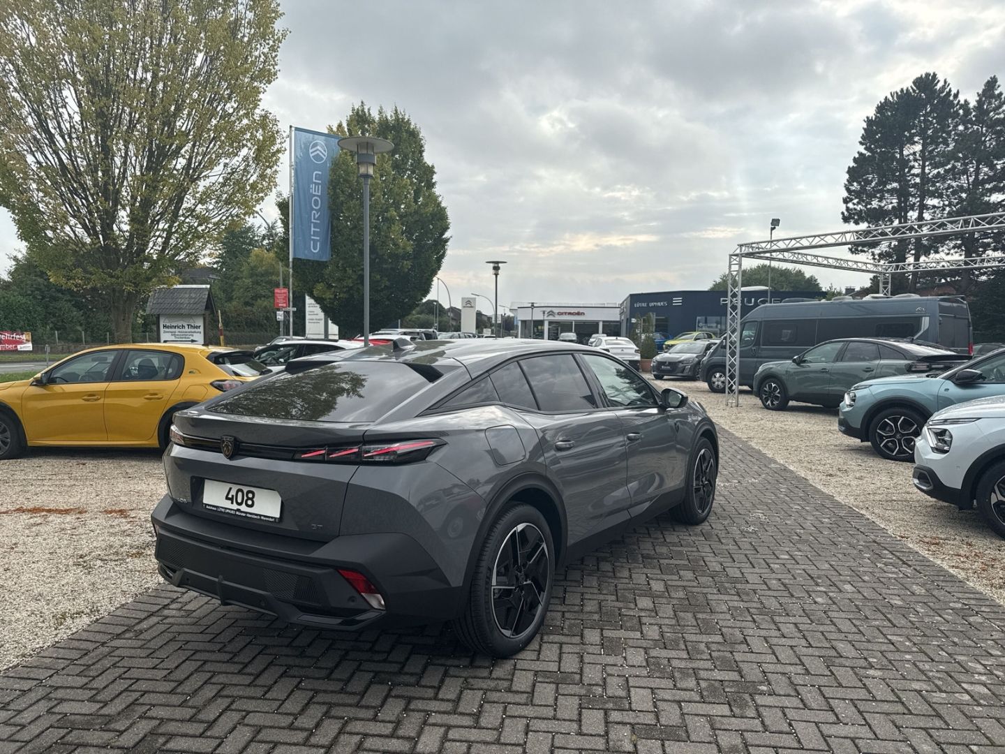 Fahrzeugabbildung Peugeot 408 GT HYBRID 145 e-DSC6 El. Panodach Navi ACC