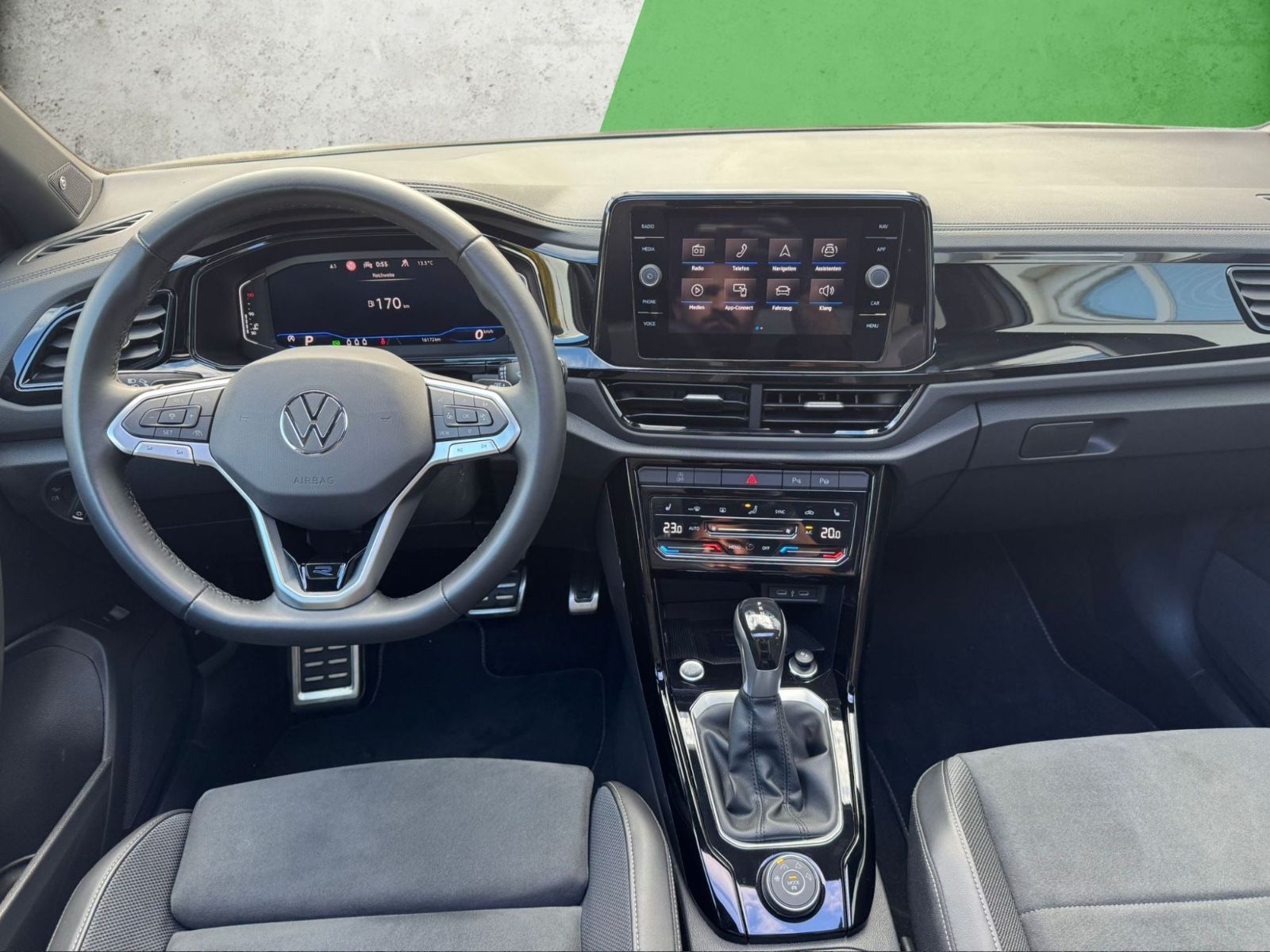 Fahrzeugabbildung Volkswagen T-Roc 2.0 TSI  R-Line 4Motion 190 PS*PANO*ACC*