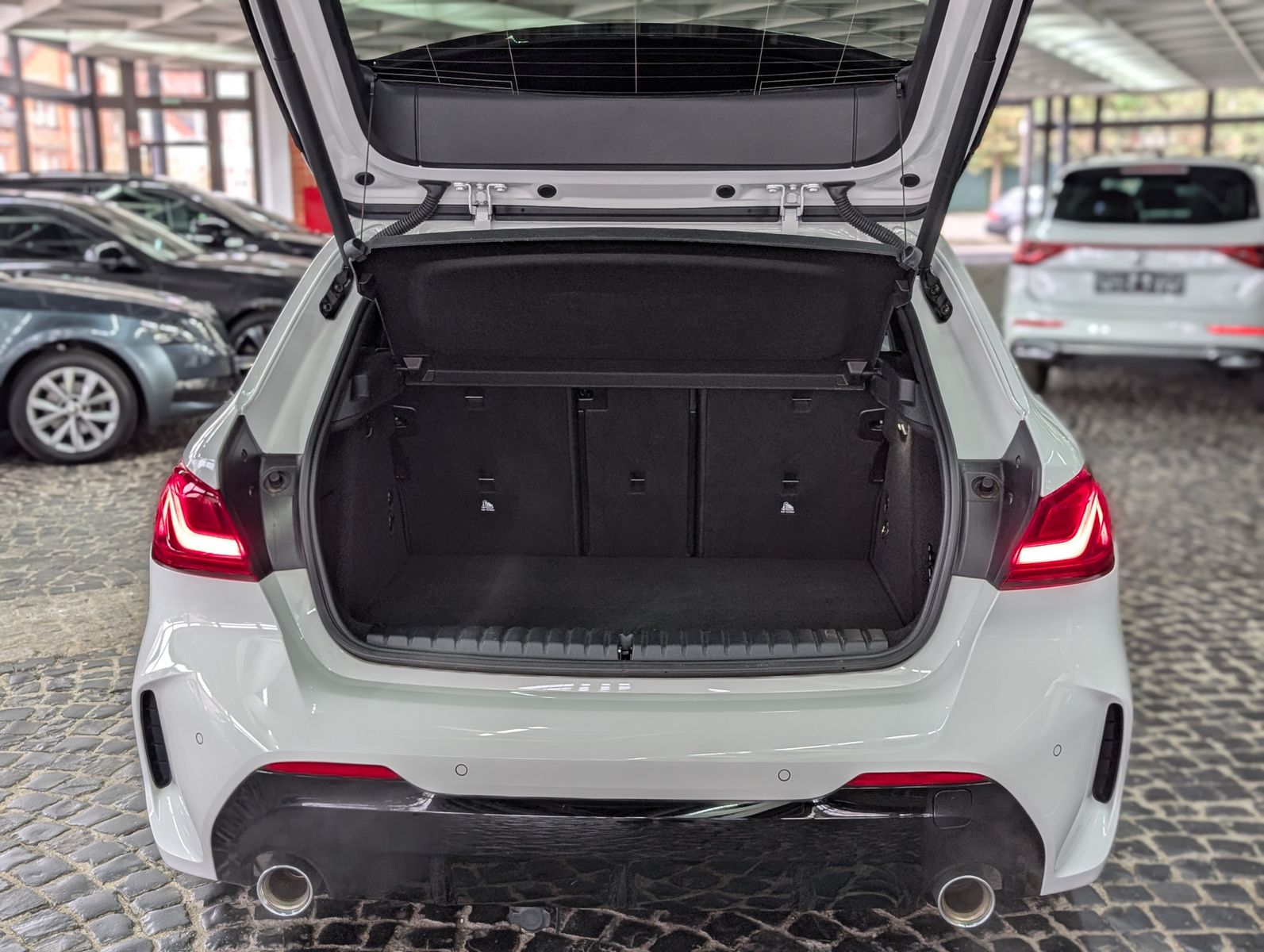 Fahrzeugabbildung BMW 120 i M Sport Shadow-Line AHK VIRT APP AMBI LED