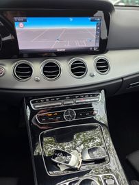 Mercedes E 220 - 12
