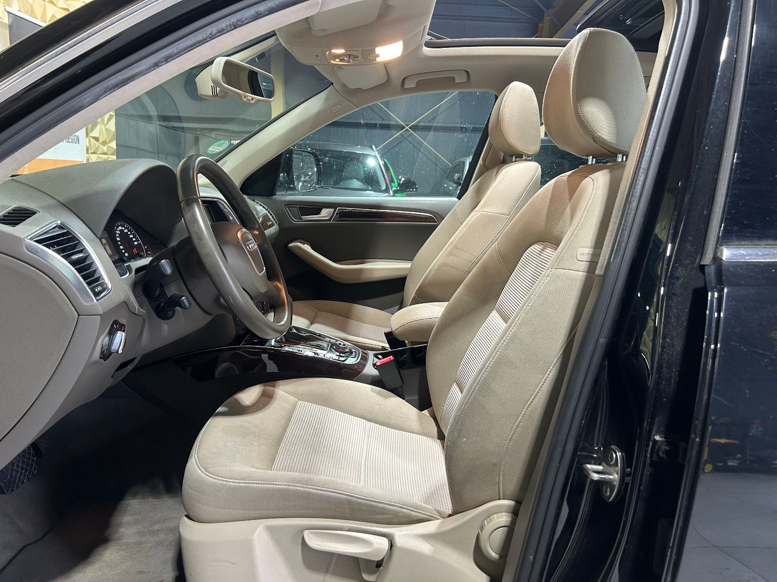 Fahrzeugabbildung Audi Q5 2.0 TDI  quattro/PANO/NAVI/AHK/SHZ/KLIMA/2.HA