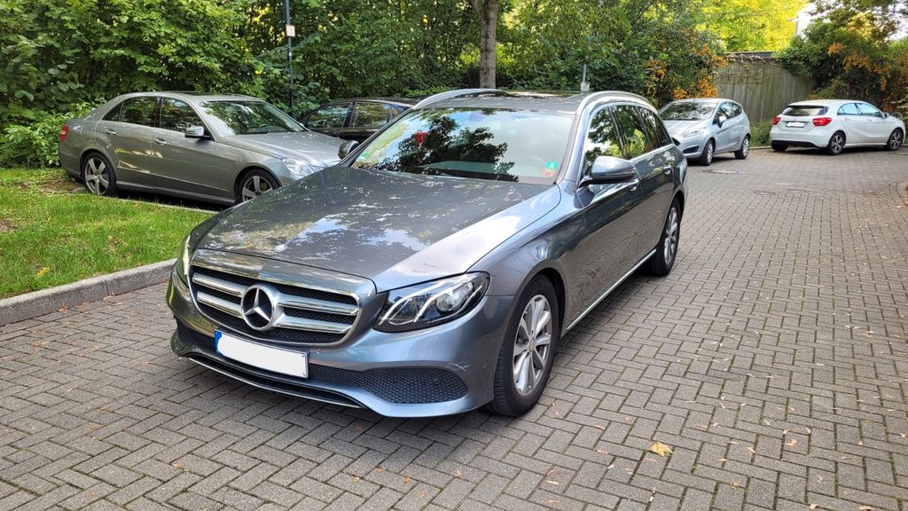 Image of Mercedes-Benz E 200