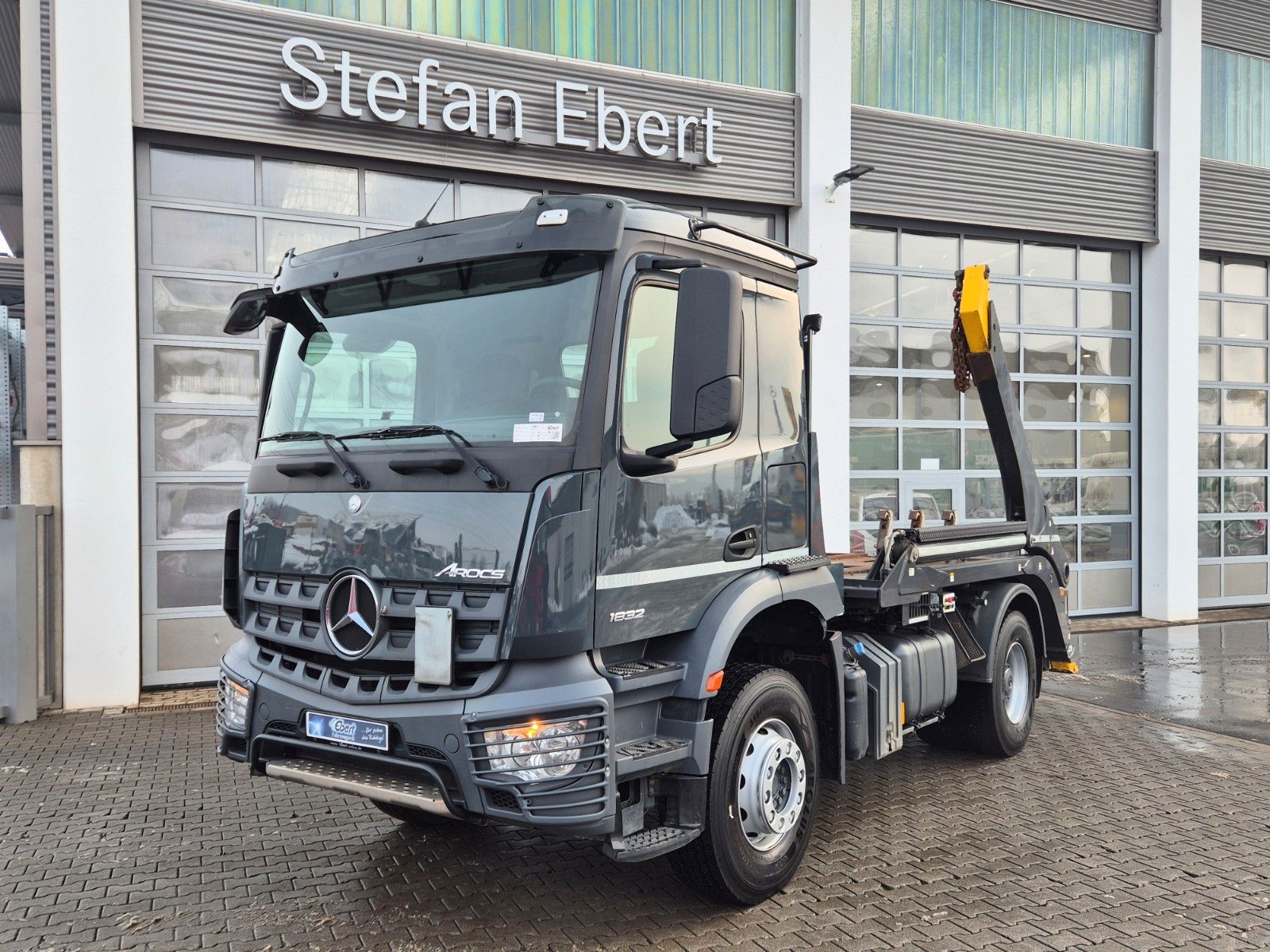 Fahrzeugabbildung Mercedes-Benz Arocs 1832 K 4x2 Palfinger PST14 TEC-25 Funk AHK