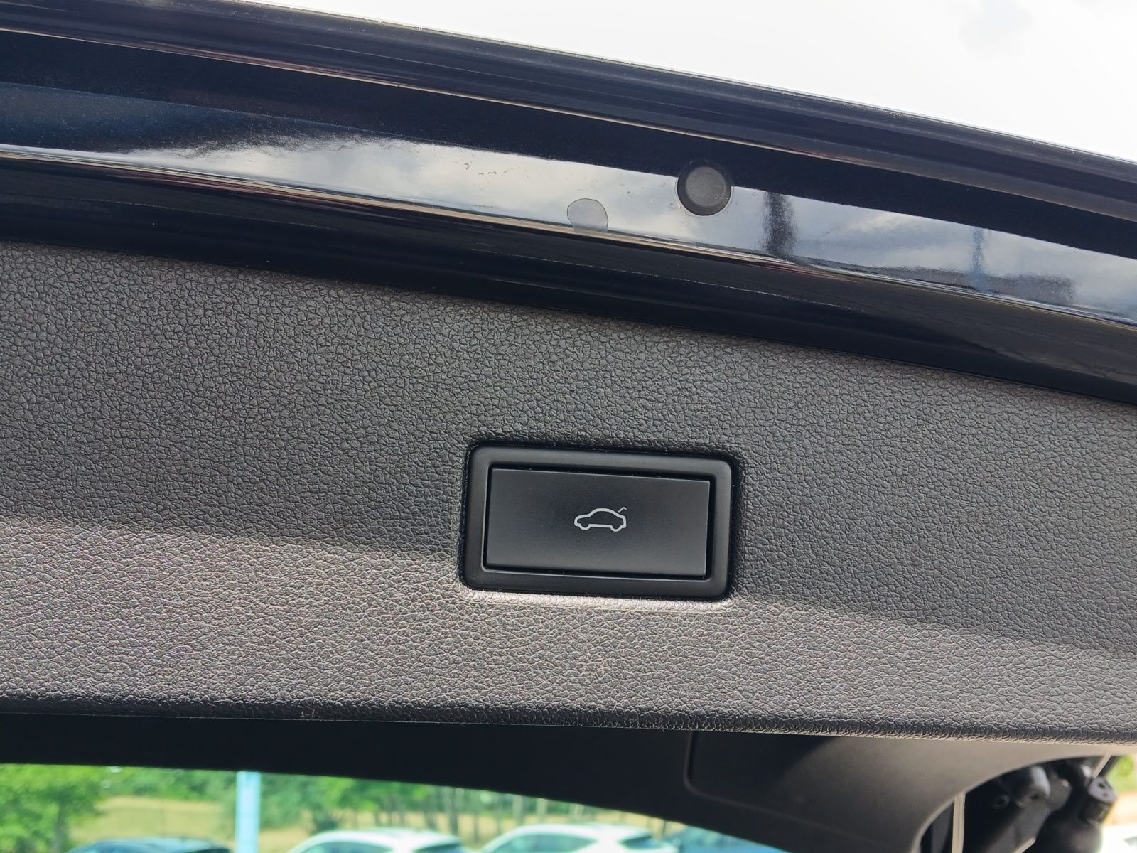 Fahrzeugabbildung Volkswagen Tiguan TSI Elegance DSG Matrix AHK Navi AID ACC
