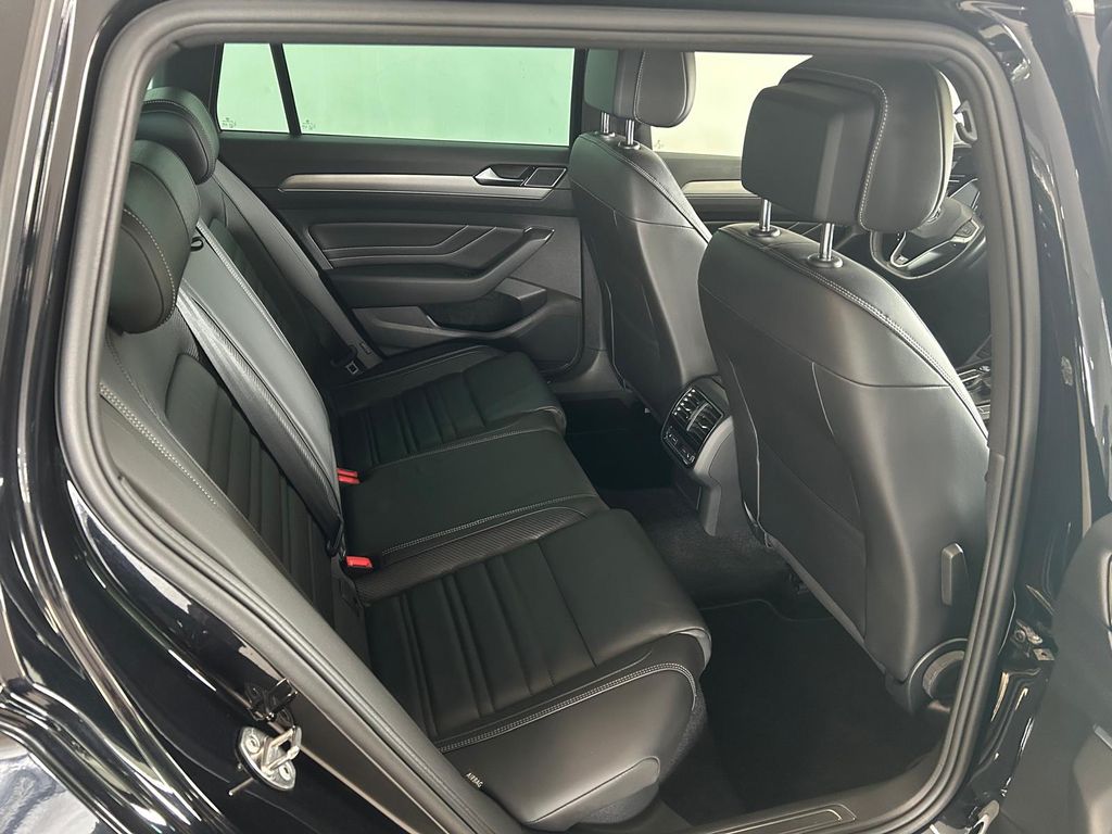 Volkswagen Passat Var ELEGANCE+R-Line*PANO*ViCo*STH*LED*AHK