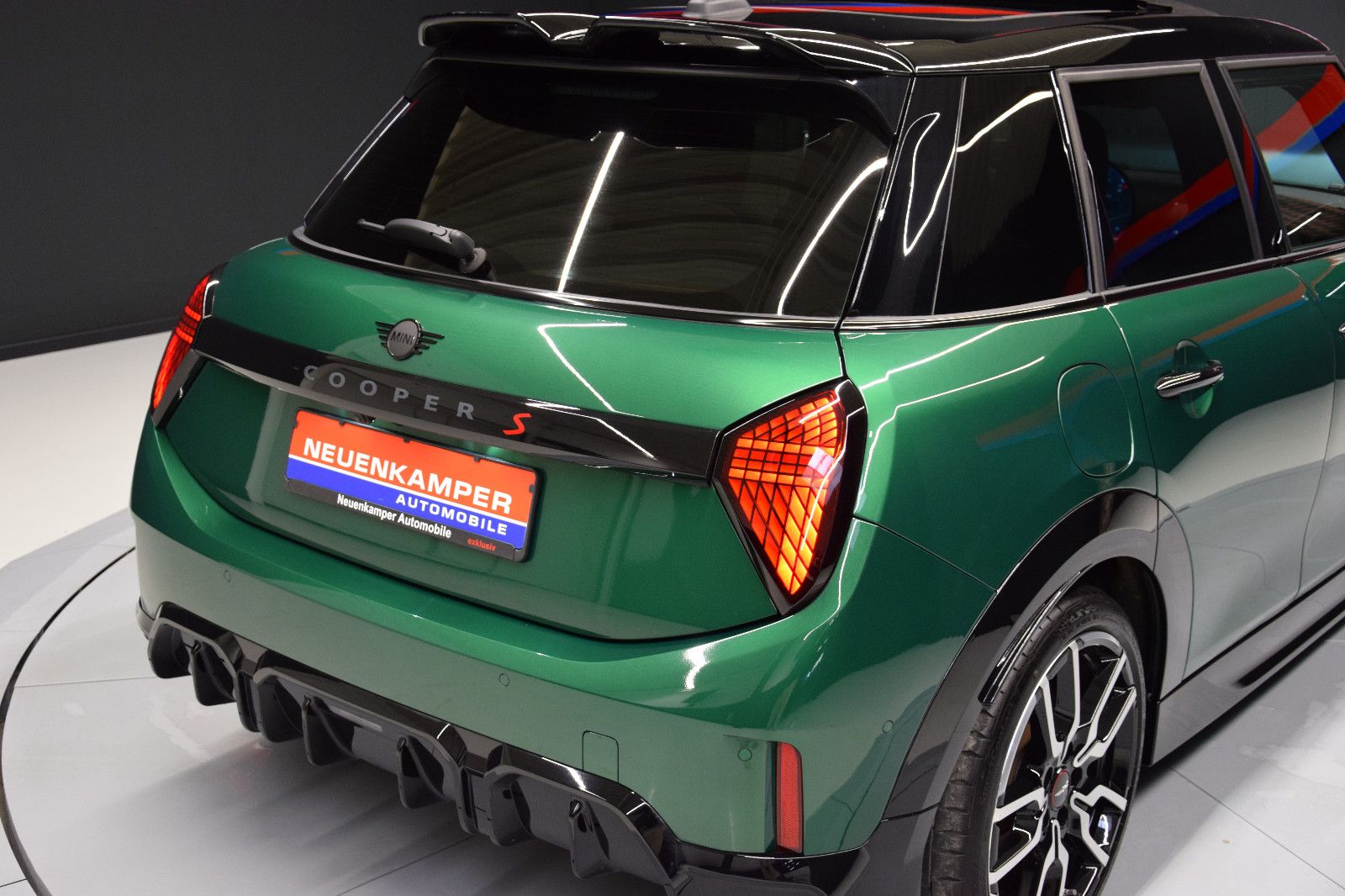 Fahrzeugabbildung MINI Cooper S John Cooper Works Trim 5-Türen Pano HuD