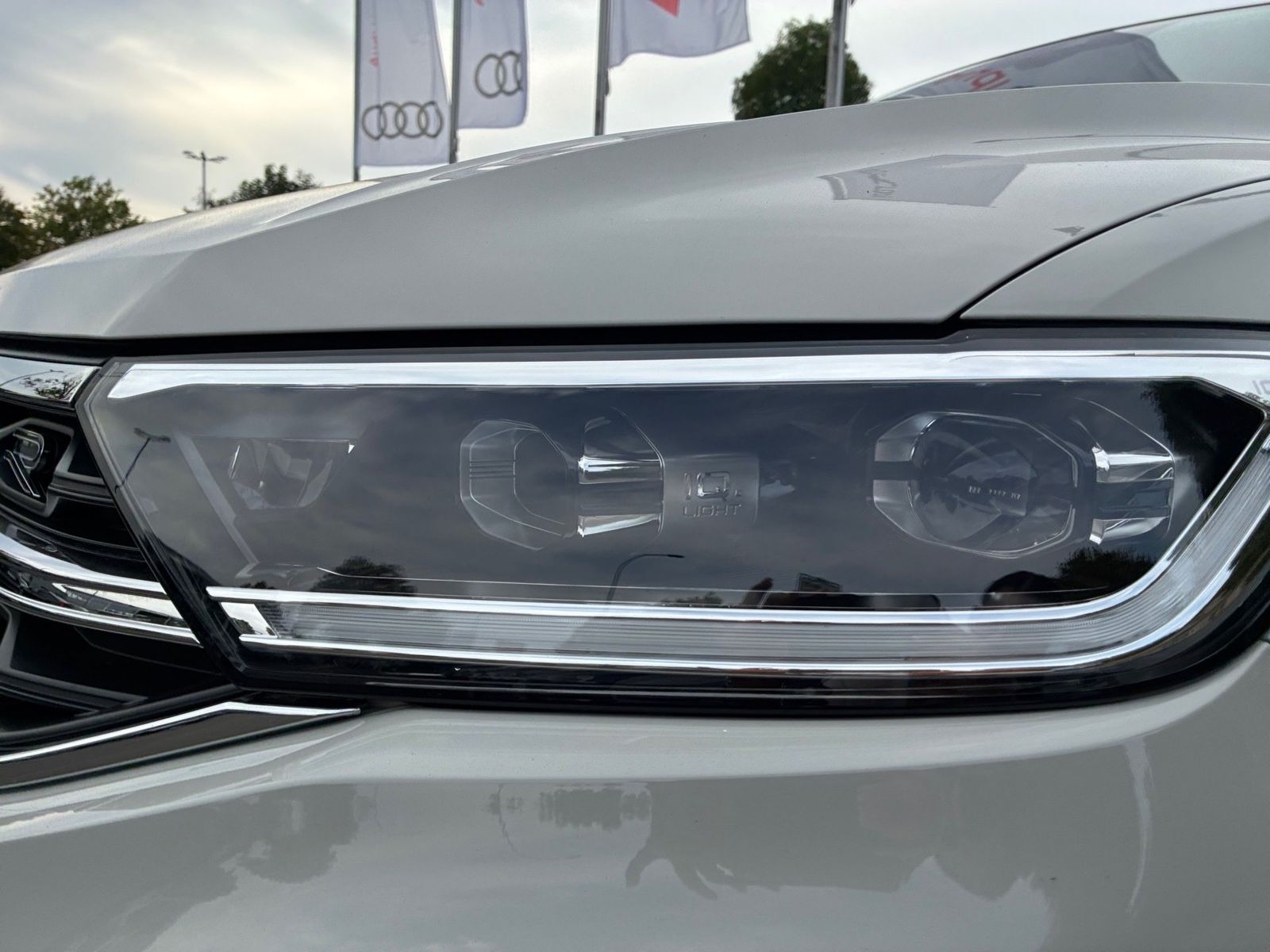 Fahrzeugabbildung Volkswagen T-Roc 1.5 TSI R-Line LED,PDC,SHZ,ACC,Virtual,LM
