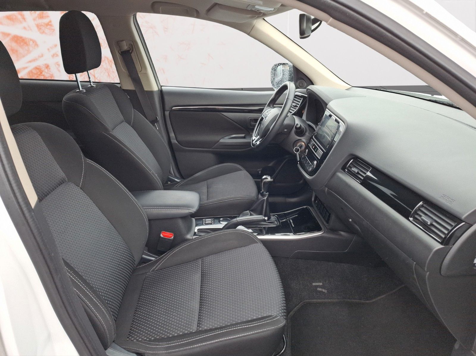 Fahrzeugabbildung Mitsubishi Outlander Active 2WD! PDC ! AHK ! Navi ! Kamera!