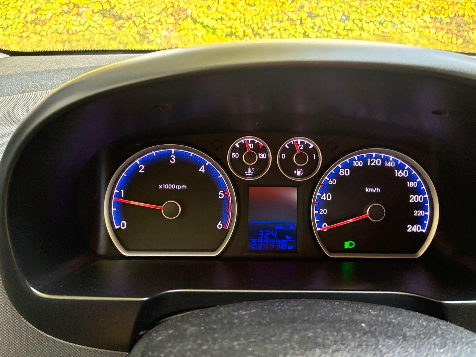Hyundai i30 2011 — photo 8