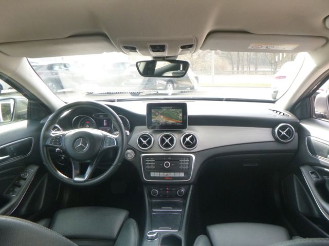 Fahrzeugabbildung Mercedes-Benz GLA 200 >AUT/AHK/NAV/KAM/LED-Licht/LEDER<