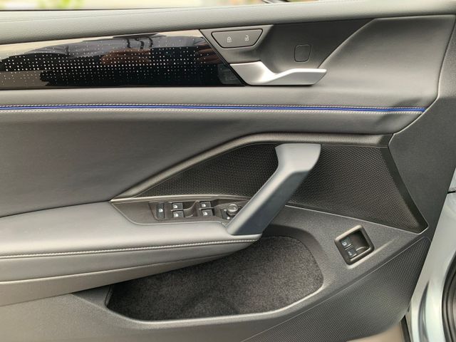 Tiguan 1.5 eHybrid DSG R-LINE AHK+NAVI+KAMERA+