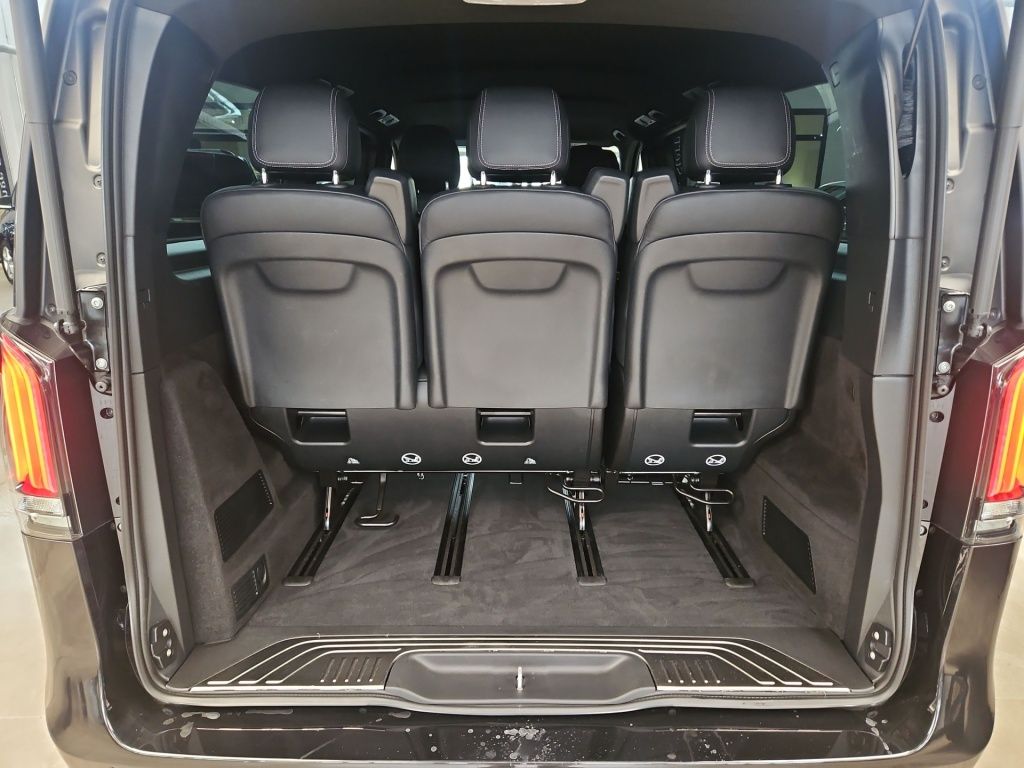 Fahrzeugabbildung Mercedes-Benz V 300 AVG extralang 4x4 7 Sitze 2,5t AHK Sound