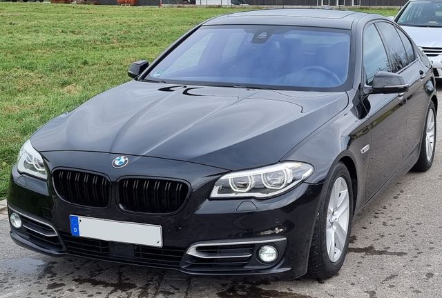 BMW 530d xDrive. NP 95K €. Leder Armaturenbrett