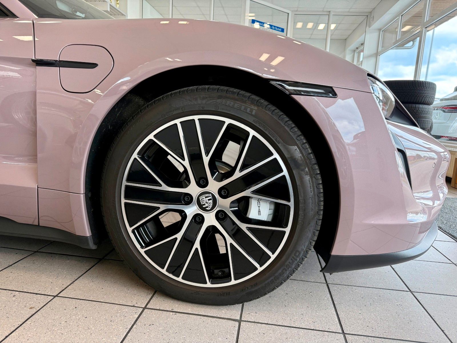 Fahrzeugabbildung Porsche Taycan Performance/HeadUP/Panorama/APPROVED