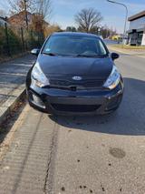 Kia Rio 1.4 TDI - Kia Rio aus 2012 mit Diesel-Antrieb