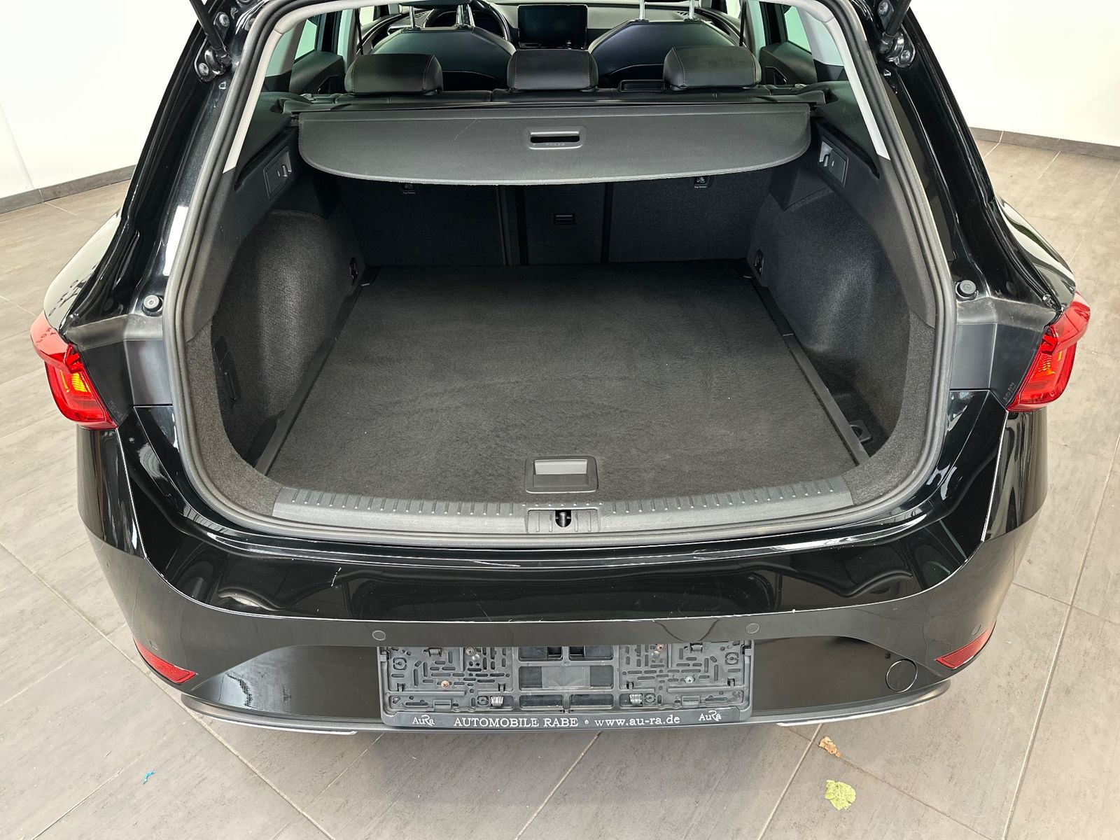 Fahrzeugabbildung SEAT Leon ST 2.0 TDI DSG FR NAV+LED+ACC+KAMERA