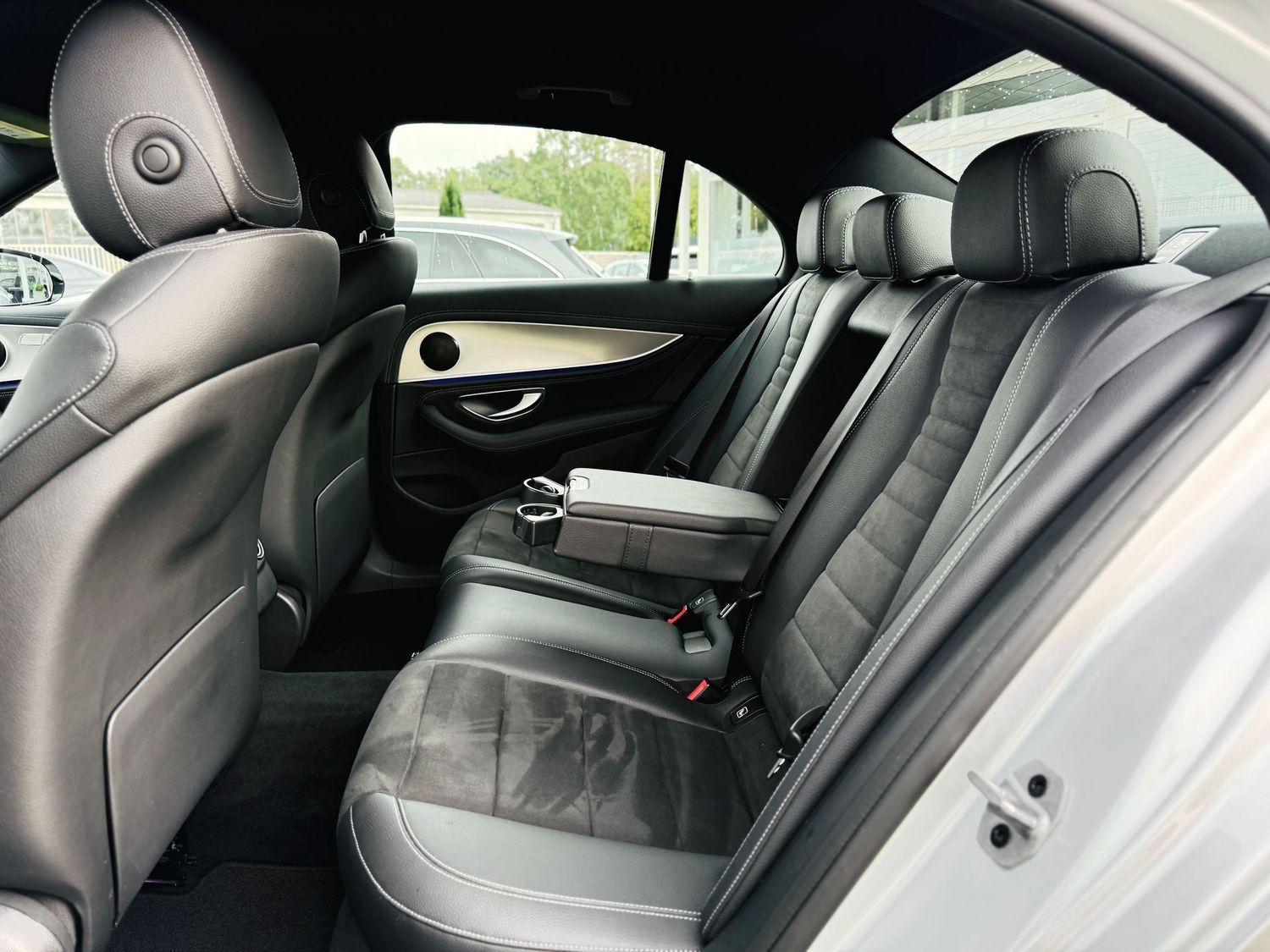Fahrzeugabbildung Mercedes-Benz E 200 AMG, Multibeam, Memory, 360°, Comand, PTS,