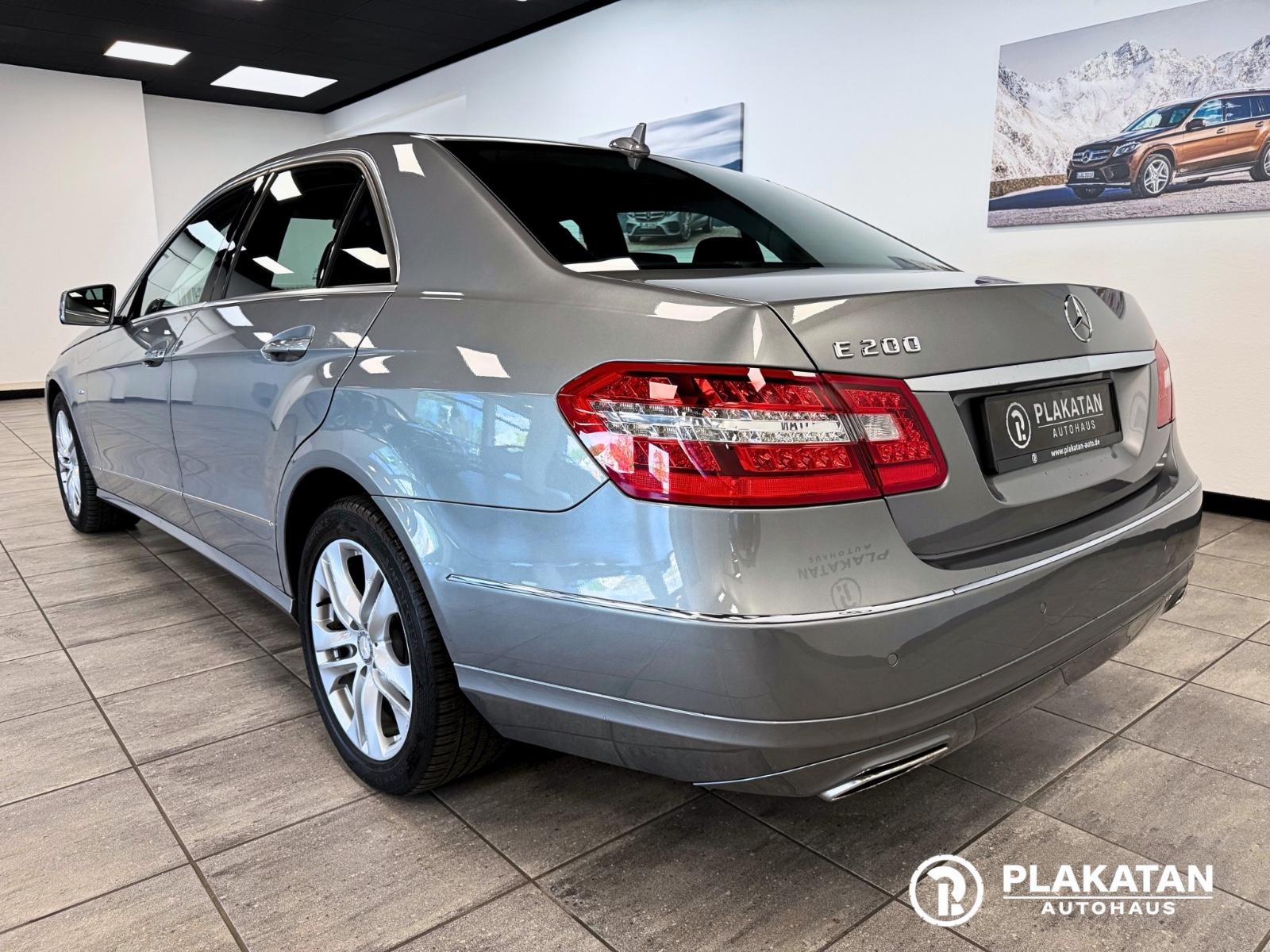 Mercedes-Benz E 200 Tempomat Navi Bi-Xenon 2Hand MB-Service